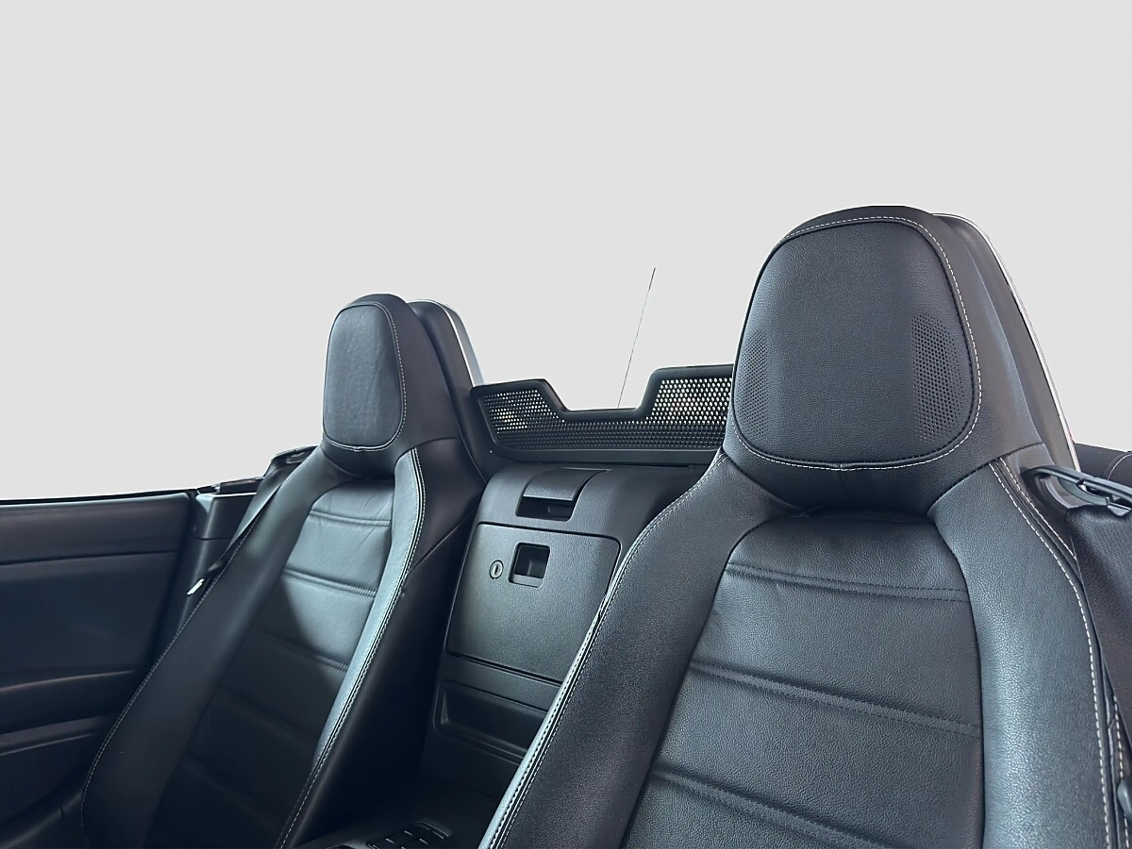 Fiat 124 Spider Lusso — photo 11