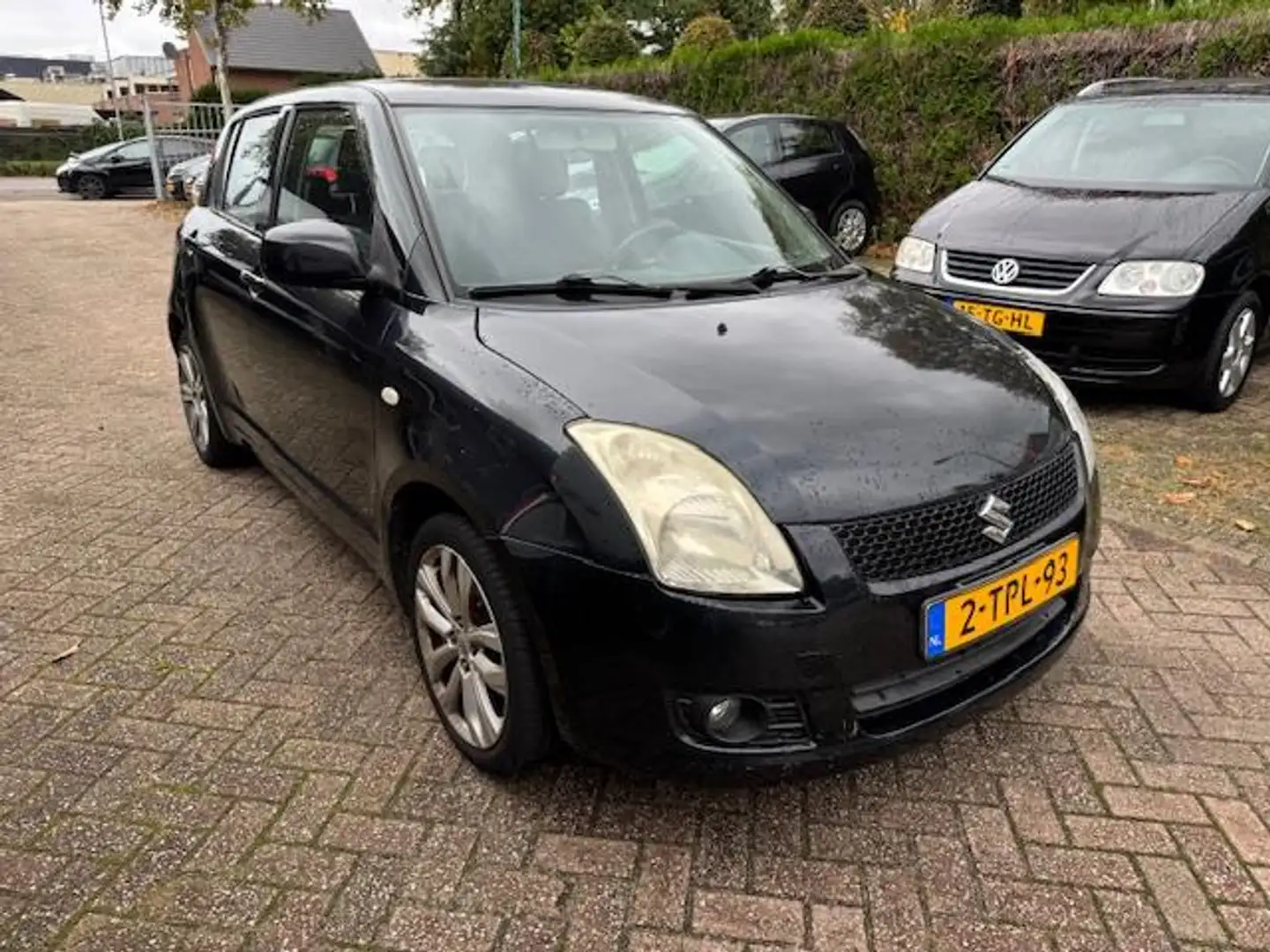 Suzuki Swift 1.3 Base,airco,lm velgen,navigatie,KOPPELING Slech Zwart - 2