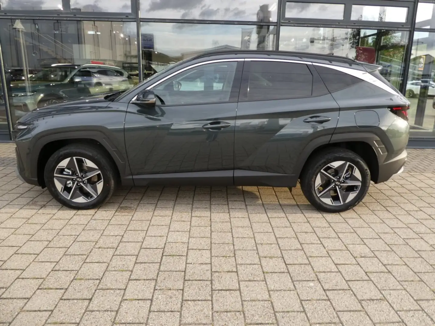 Hyundai TUCSON 1.6 Ltr. 2WD Hybrid*Style*SHZ*Privacy* Vert - 2