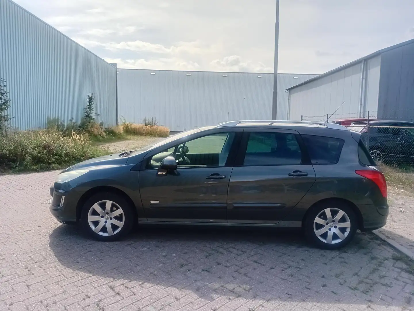 Peugeot 308 SW 1.6 VTi Millesim 200 Navigatie PDC Afn. Trekhaa Gris - 2