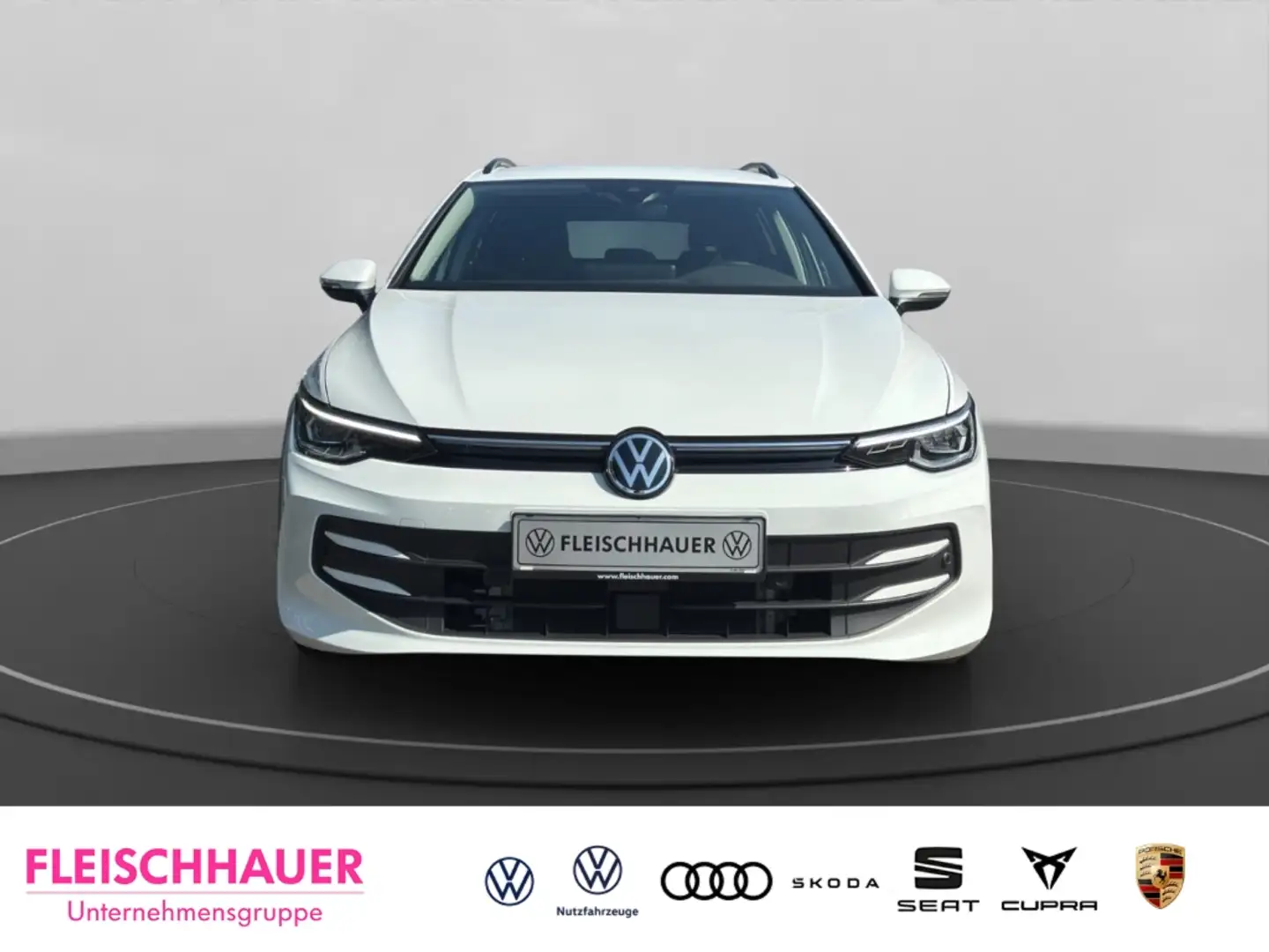 Volkswagen Golf VIII  Variant 1.5 TSI Life AHK LED SHZ KL.AUTO Wit - 2