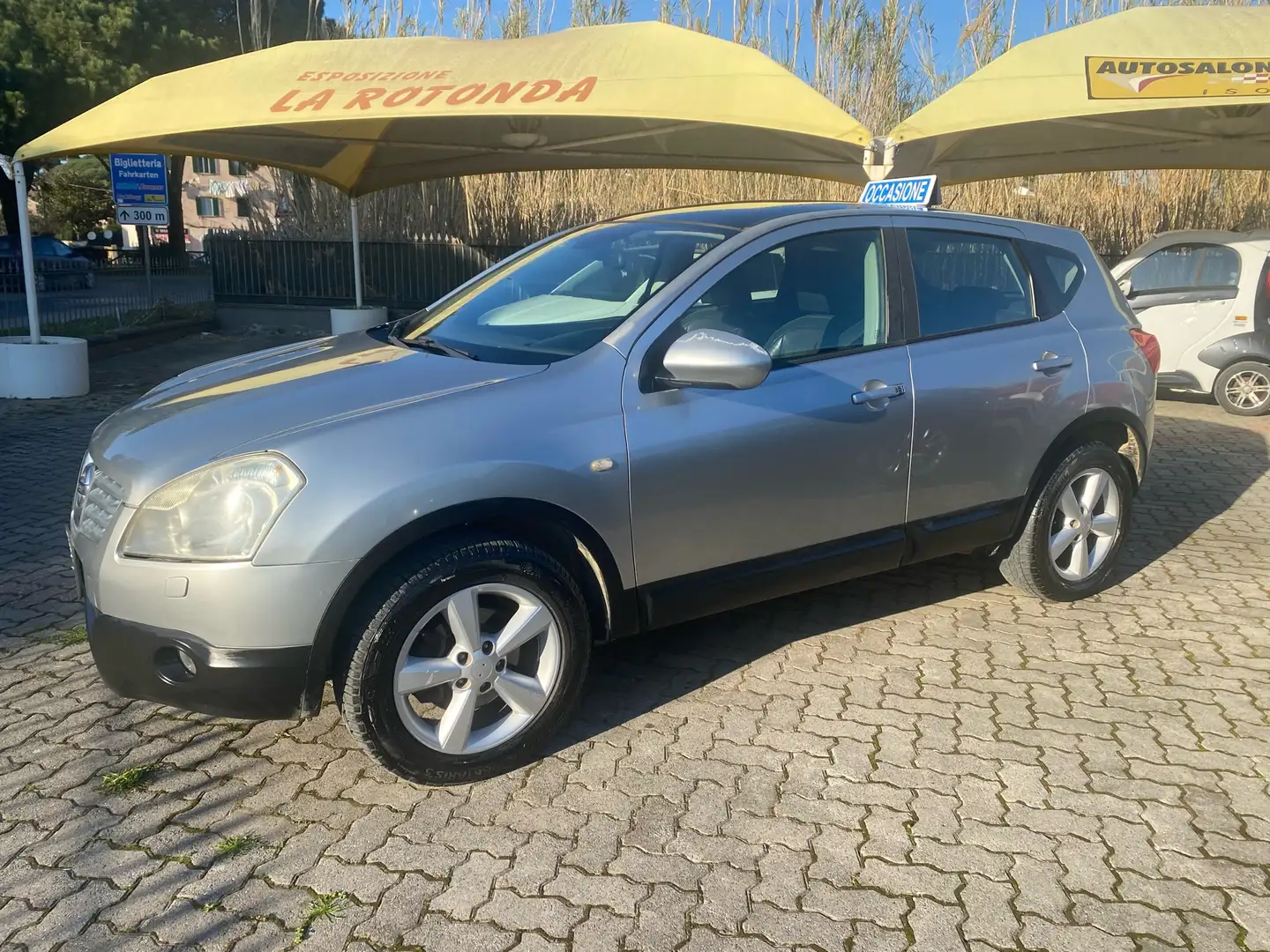 Nissan Qashqai 2.0 dci 4x4 Tekna  pochi km Argento - 1