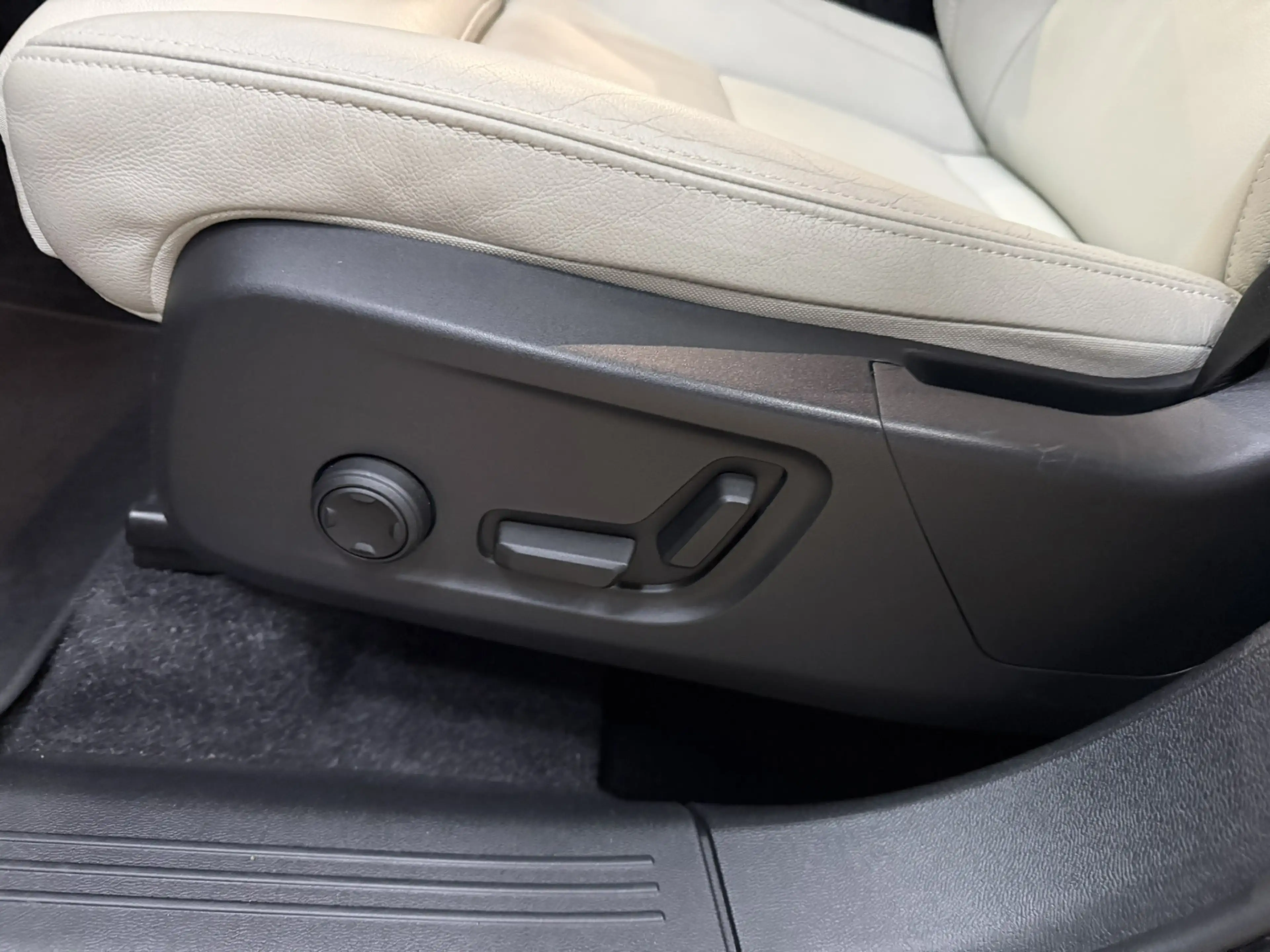 Volvo XC40 1.5 T5 Twin Engine Inscription Airco ECC | Panoram — photo 14