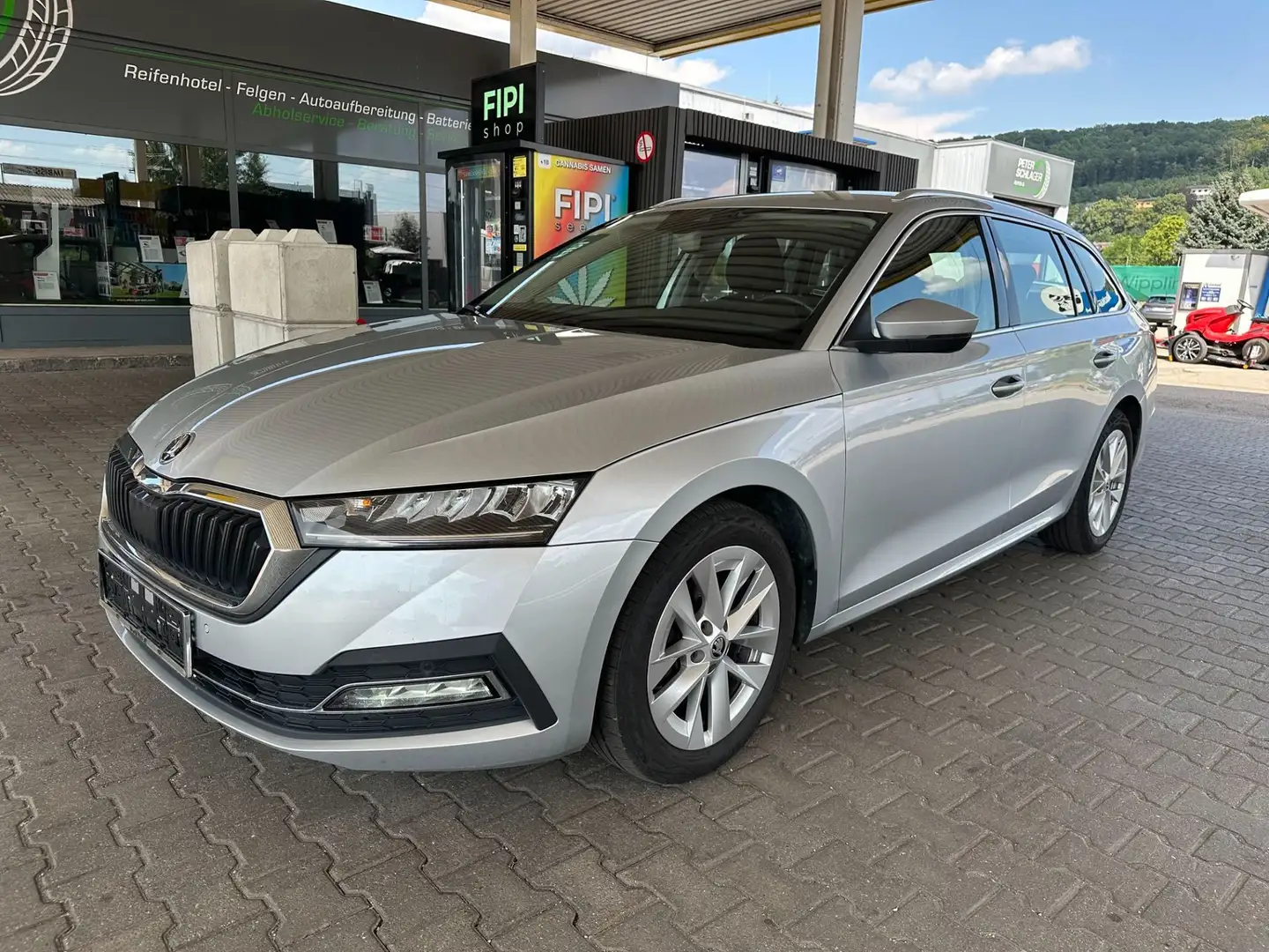 Skoda Octavia Combi 1,5 TSI ACT Premium LED-AHK-ACC Silber - 1