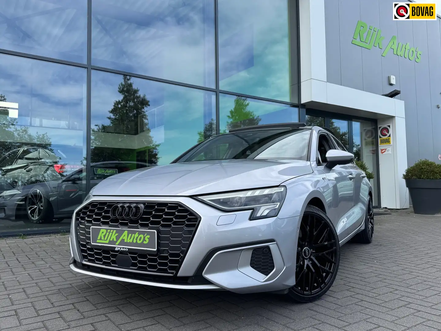 Audi A3 Limousine 35 TFSI * Matrix Led * Leer * Panoramada Gris - 1