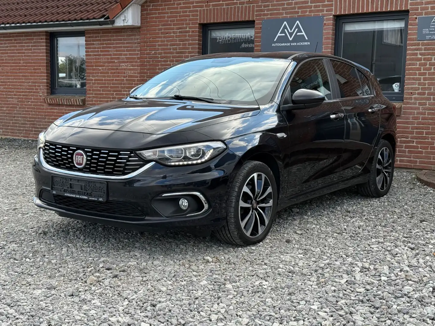 Fiat Tipo 1.4 16V Lounge SHZ Alu CarPlay Schwarz - 1