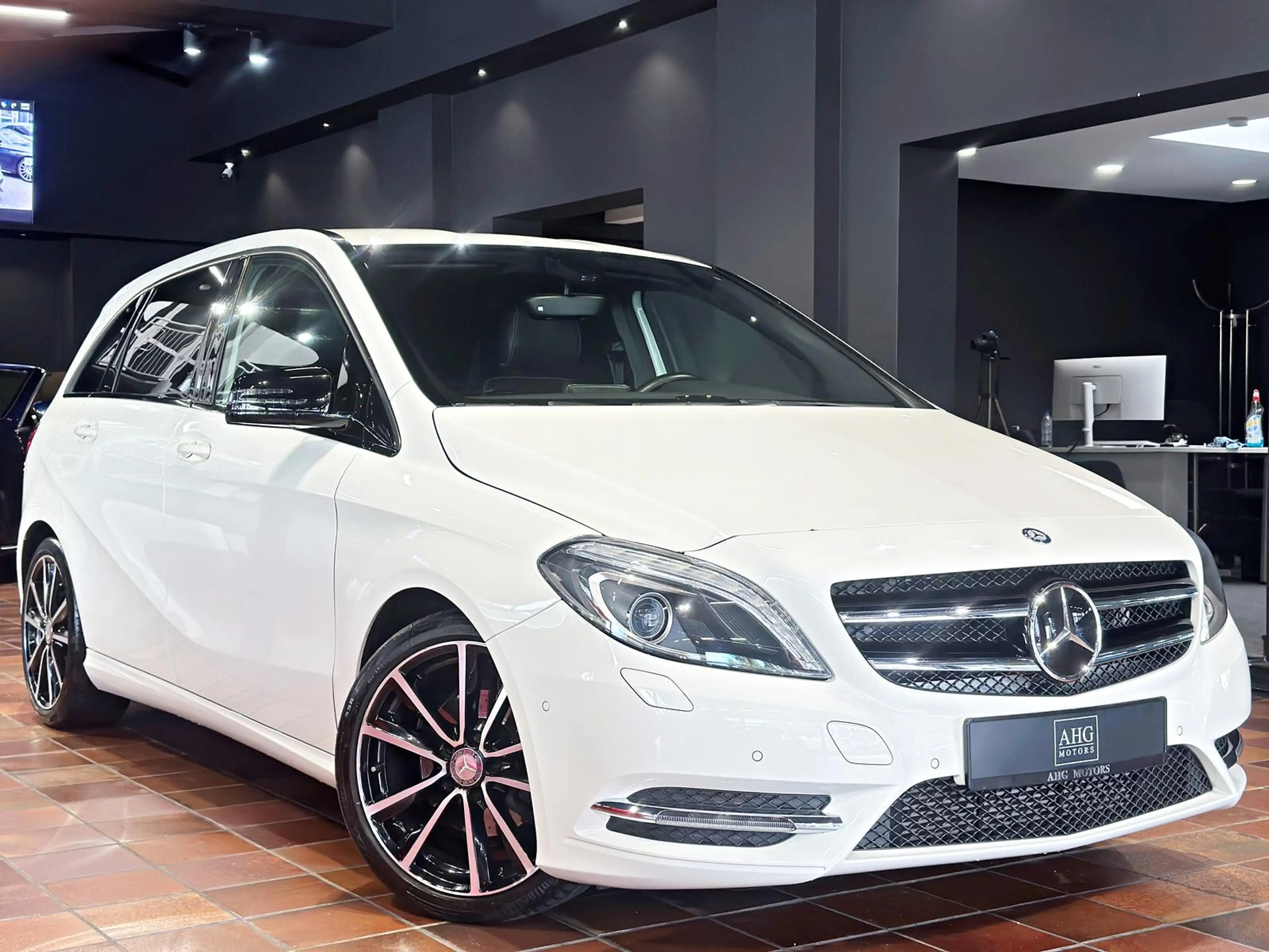 Mercedes-Benz B 180 AMG SPORTPAKET NIGHTPAKET SHZ 18"LM 1.HAND — photo 11