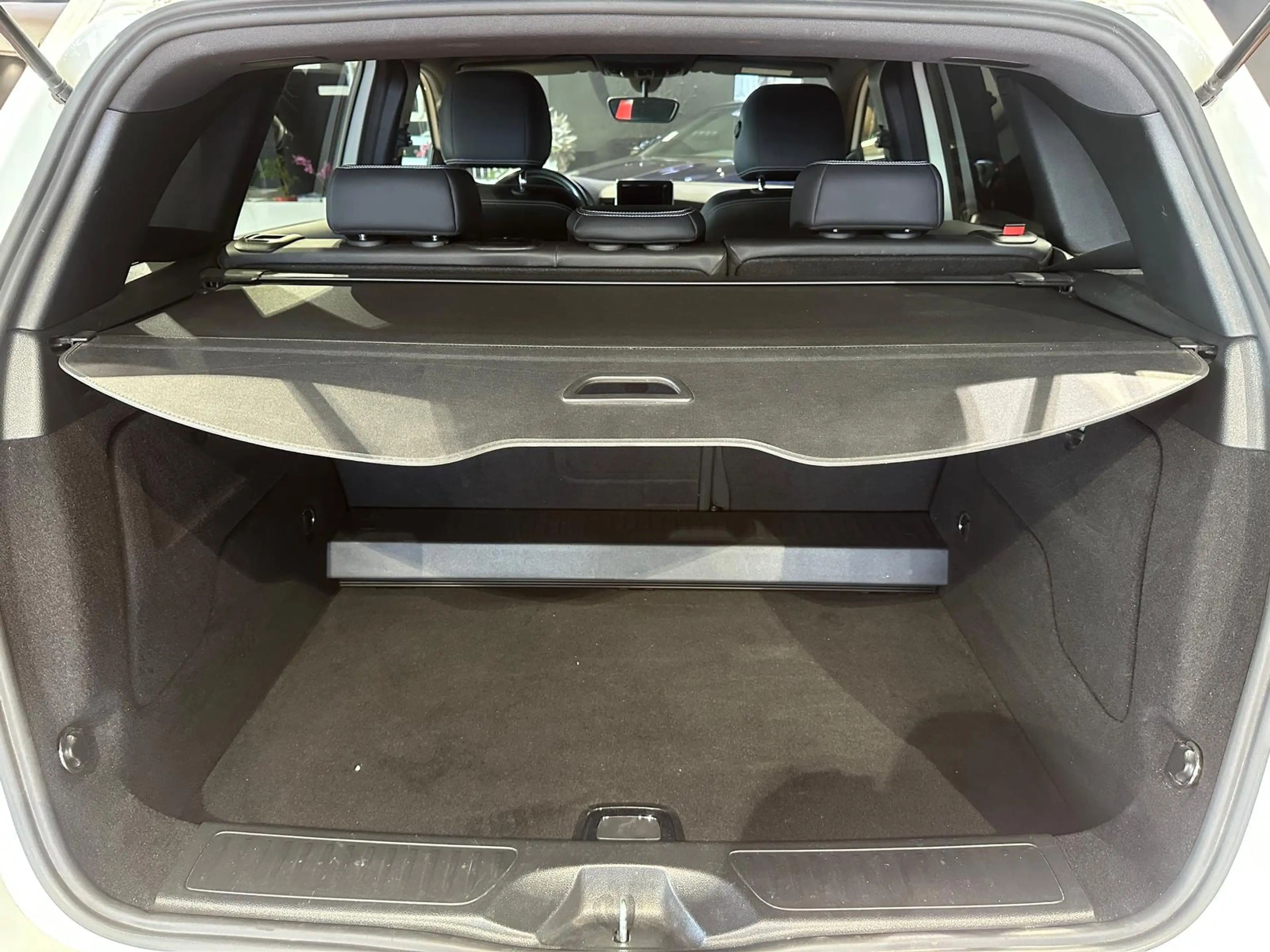 Mercedes-Benz B 180 AMG SPORTPAKET NIGHTPAKET SHZ 18"LM 1.HAND — photo 6