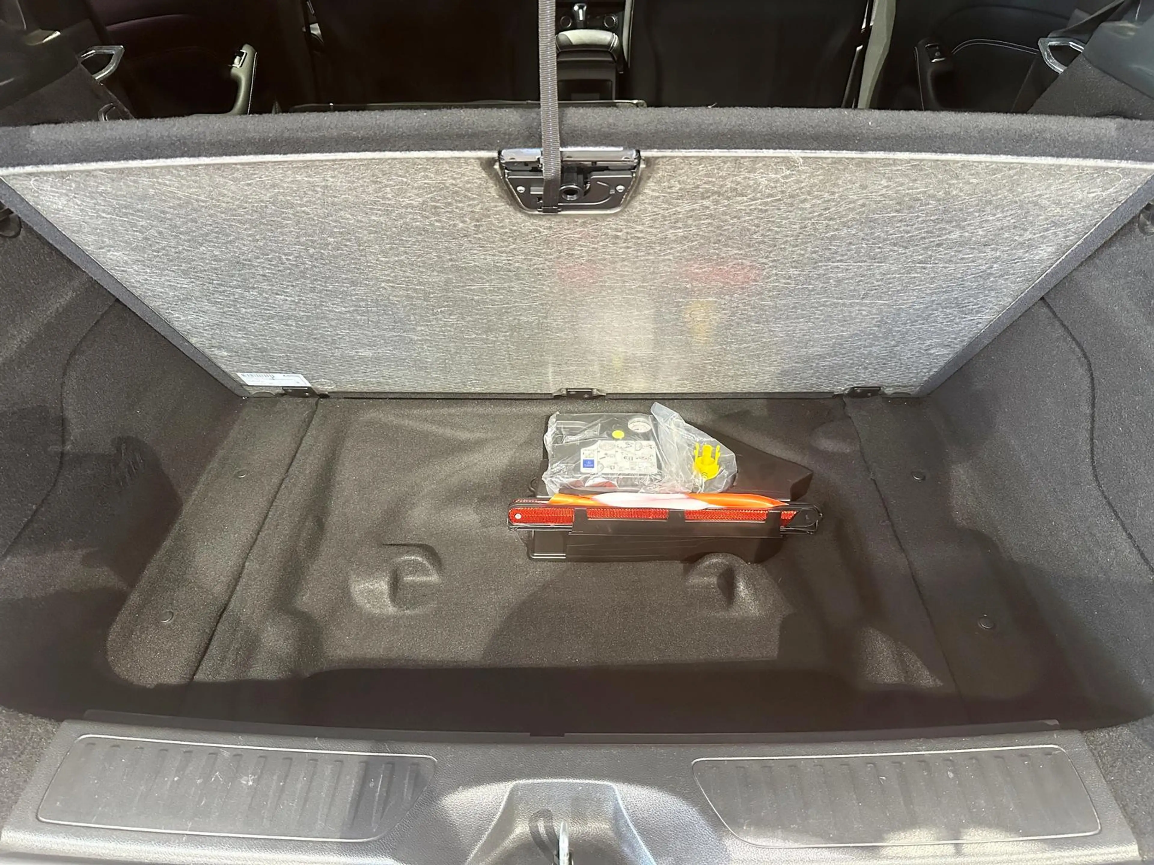 Mercedes-Benz B 180 AMG SPORTPAKET NIGHTPAKET SHZ 18"LM 1.HAND — photo 8