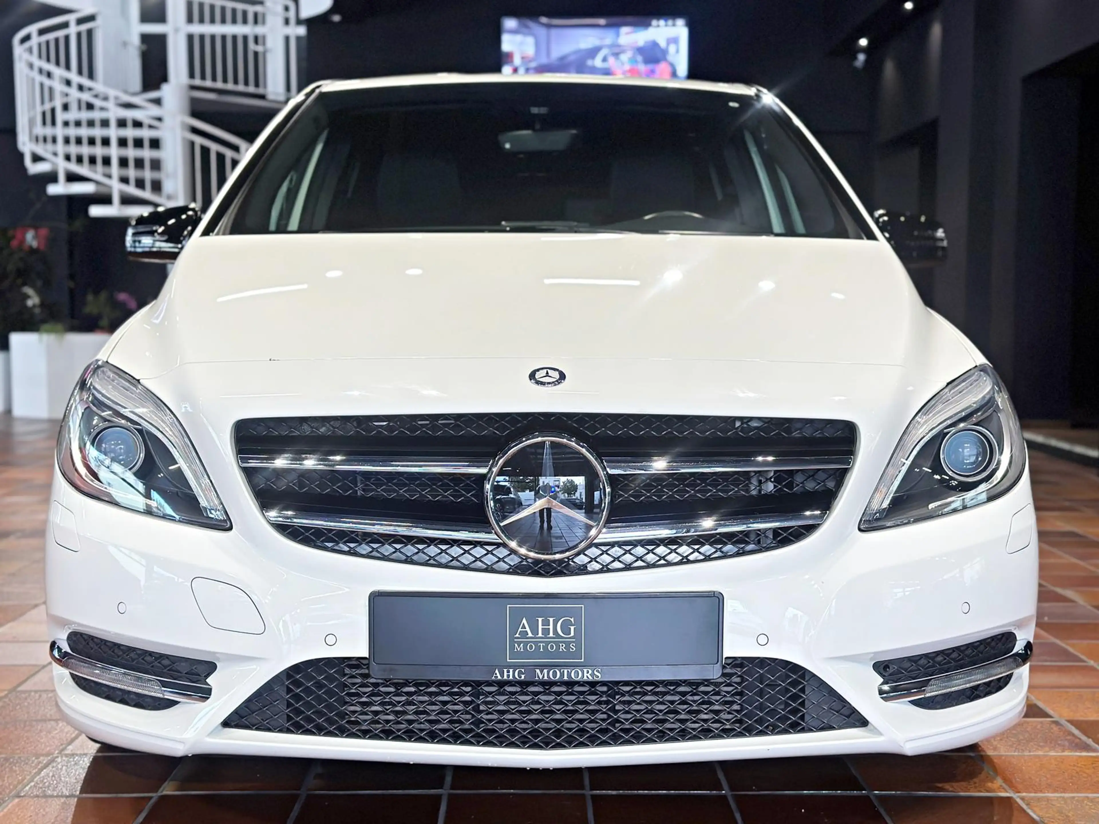 Mercedes-Benz B 180 AMG SPORTPAKET NIGHTPAKET SHZ 18"LM 1.HAND — photo 12