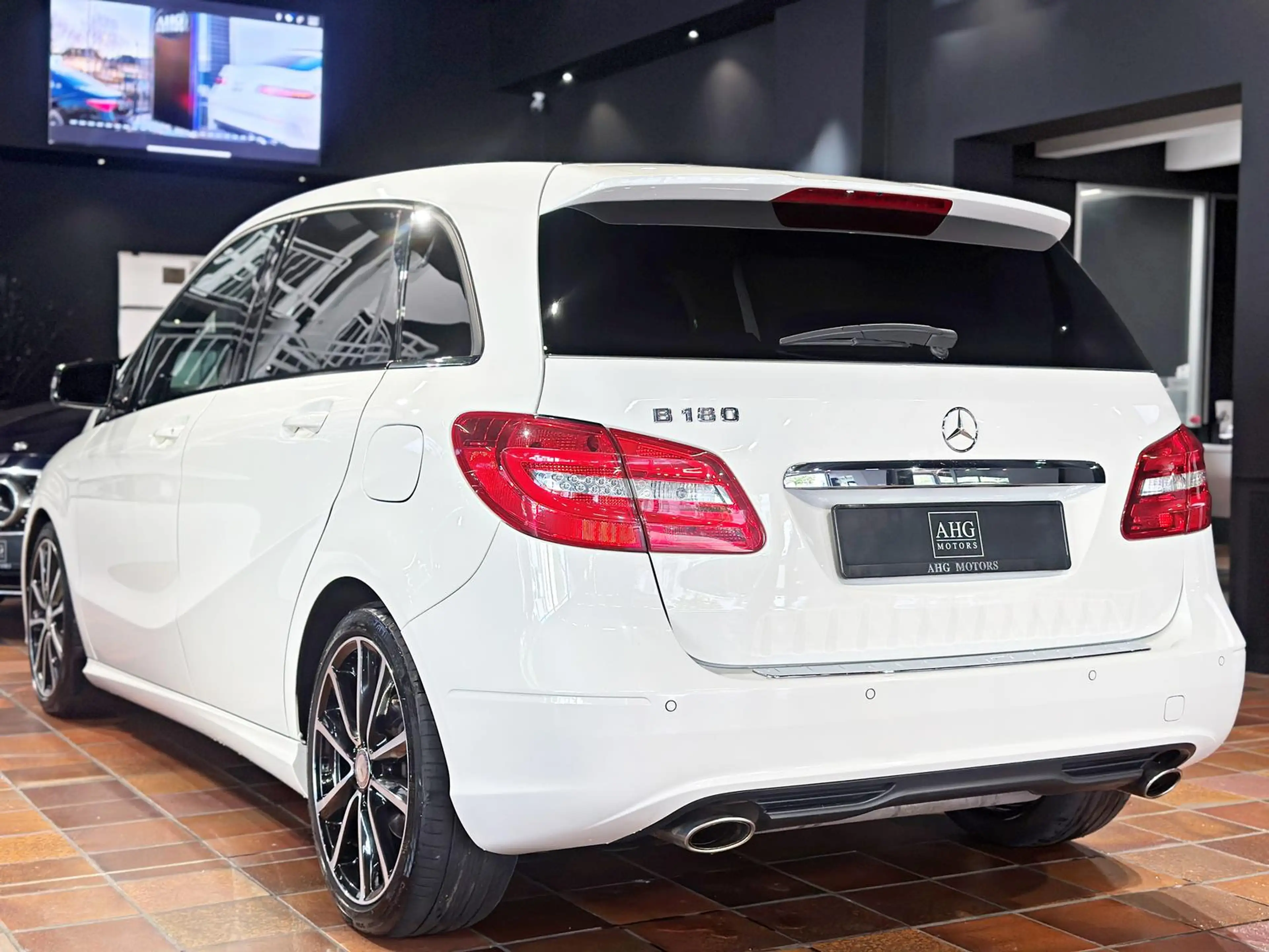 Mercedes-Benz B 180 AMG SPORTPAKET NIGHTPAKET SHZ 18"LM 1.HAND — photo 3