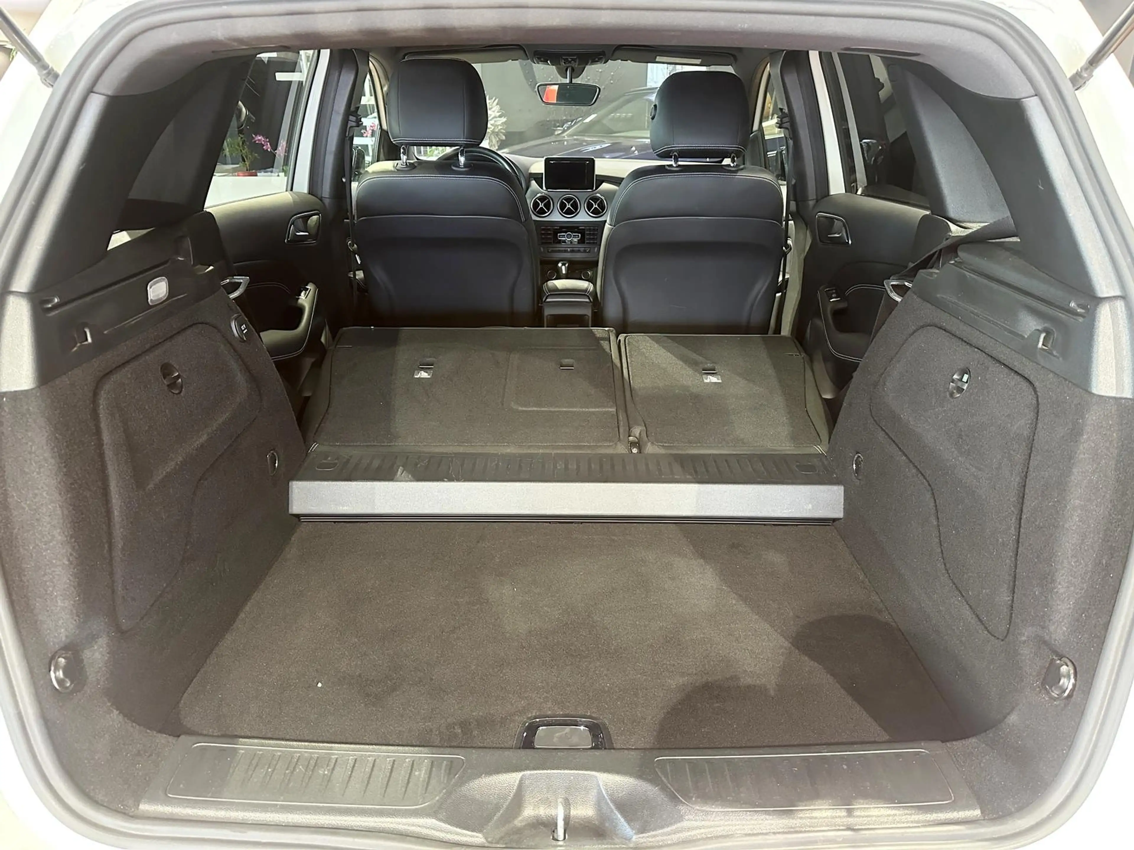 Mercedes-Benz B 180 AMG SPORTPAKET NIGHTPAKET SHZ 18"LM 1.HAND — photo 7