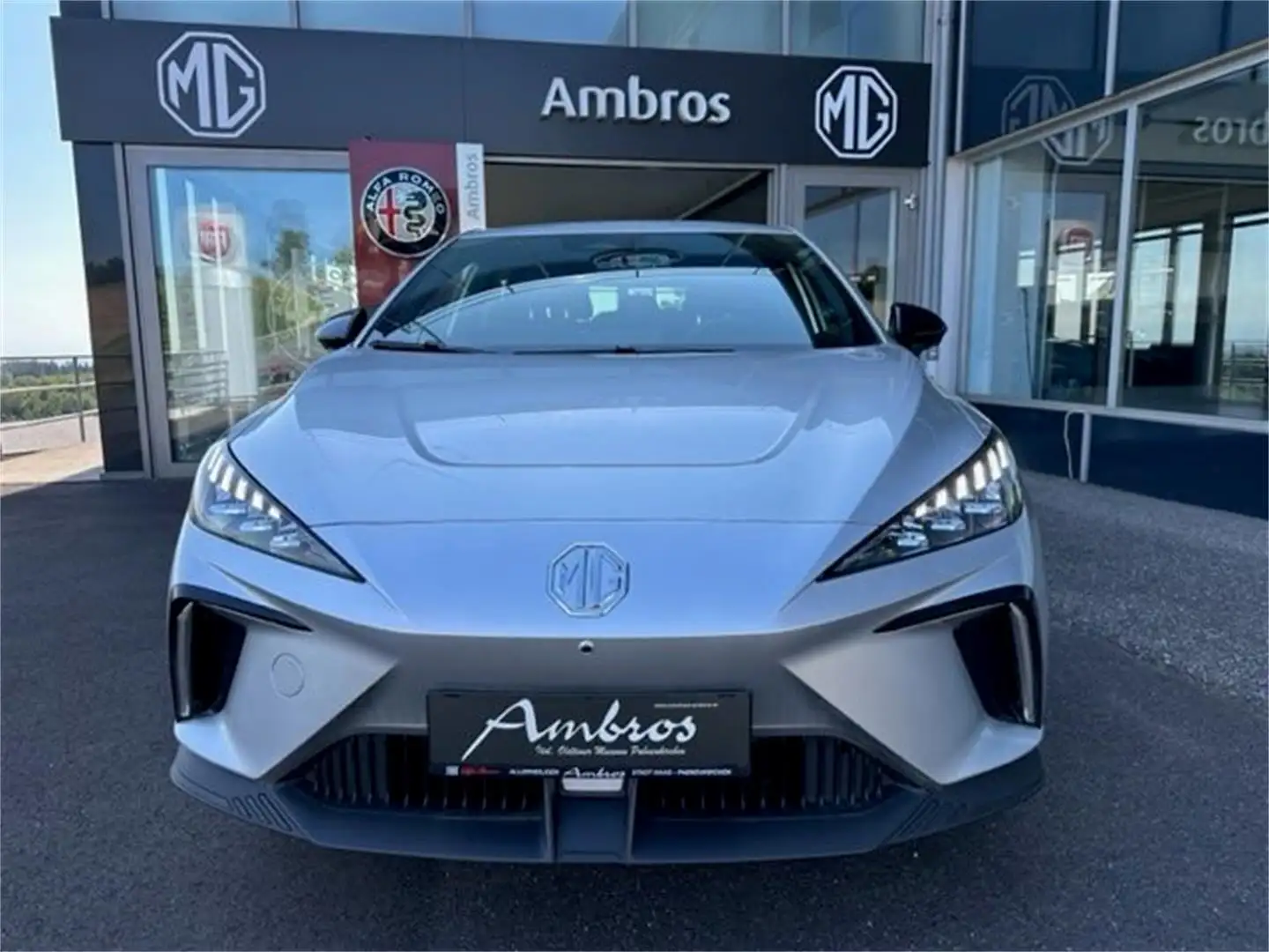 MG MG4 Luxury 64 kWh Silber - 2