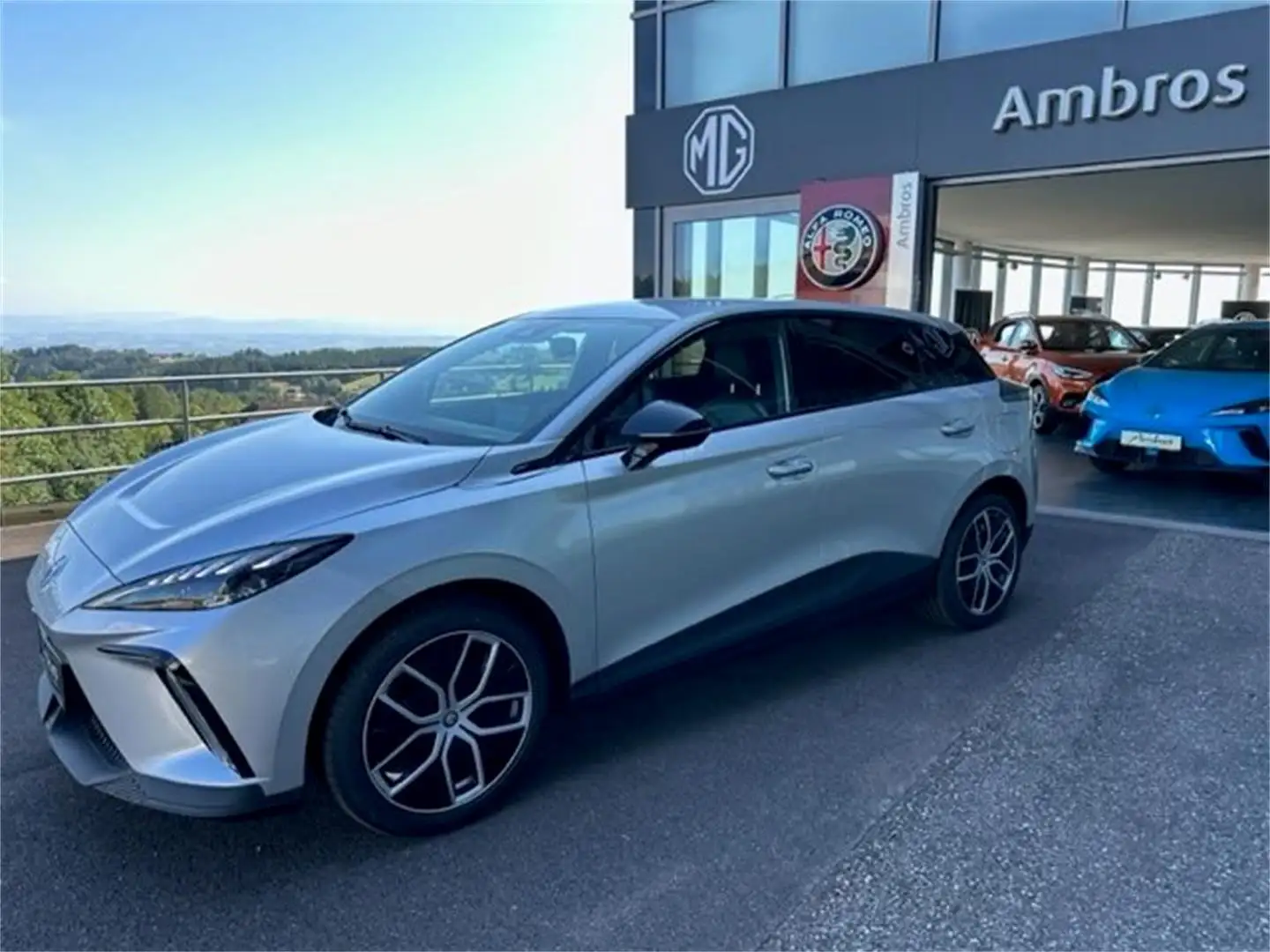 MG MG4 Luxury 64 kWh Silber - 1