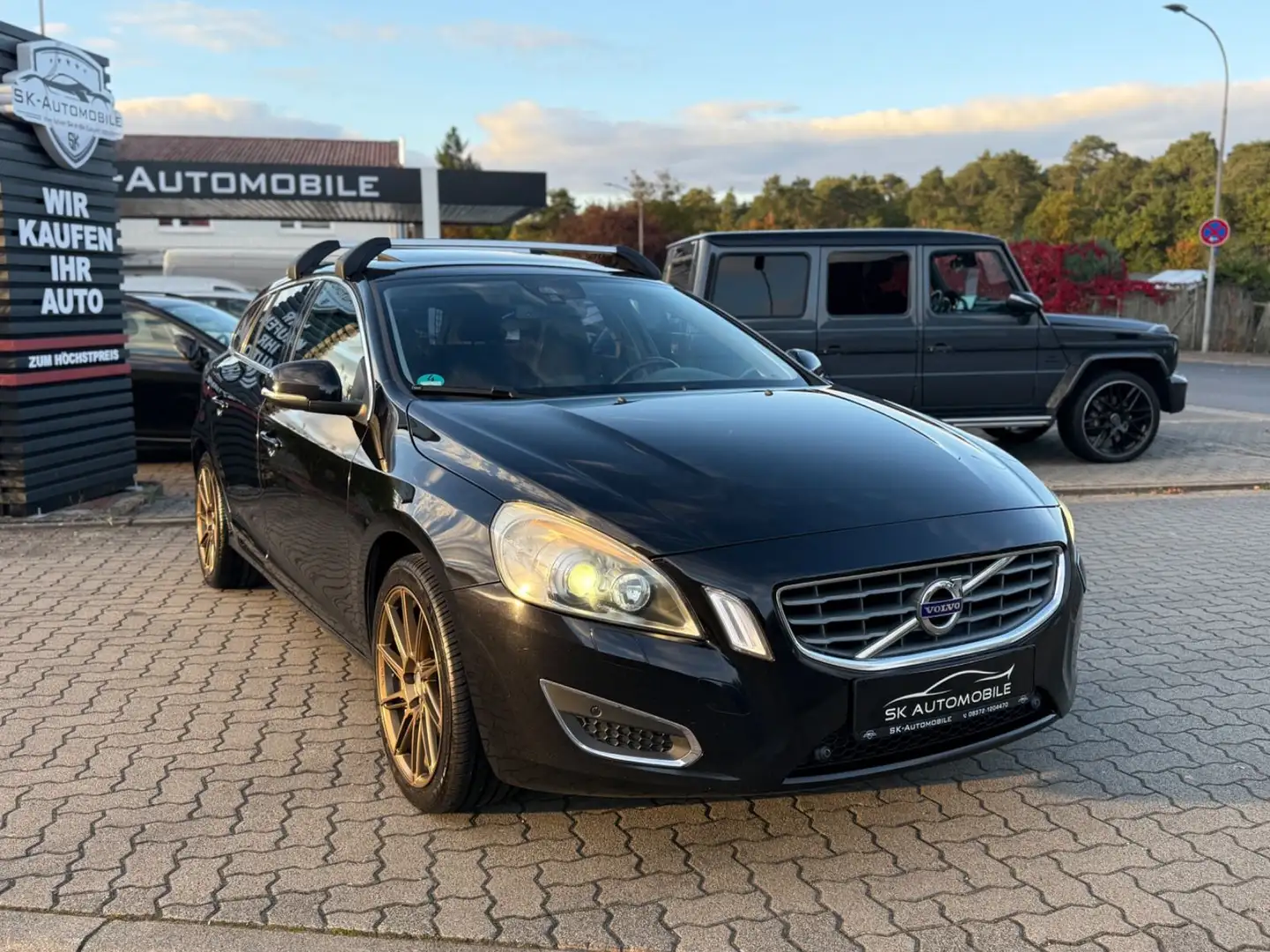 Volvo V60 Kombi Summum XENON-NAVI-KAMERA-AUTOMATIK-SHZ Zwart - 1