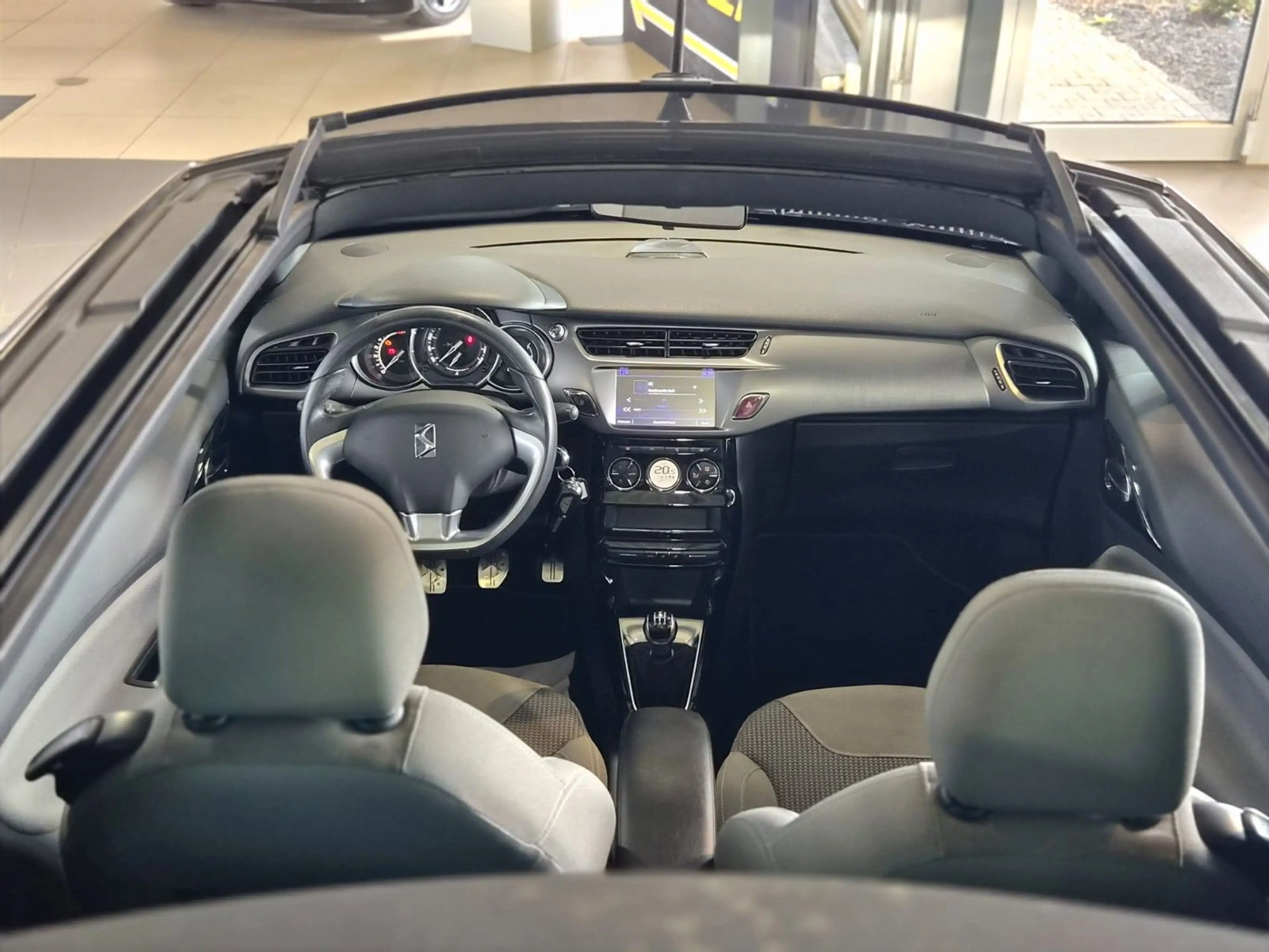 Citroen DS3 Cabrio So Paris* Wenig Km* Allwetterreifen — photo 14