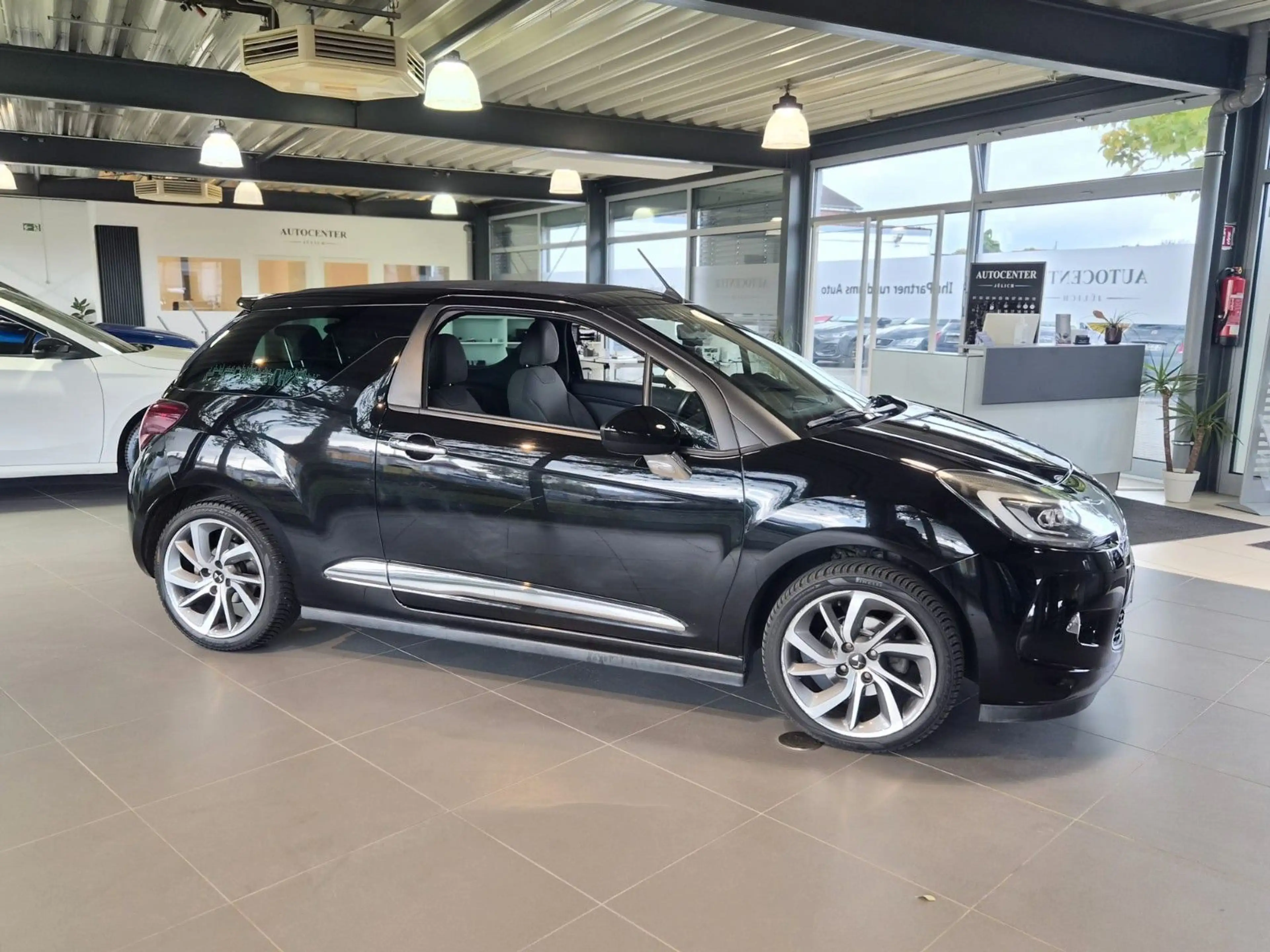 Citroen DS3 Cabrio So Paris* Wenig Km* Allwetterreifen — photo 7