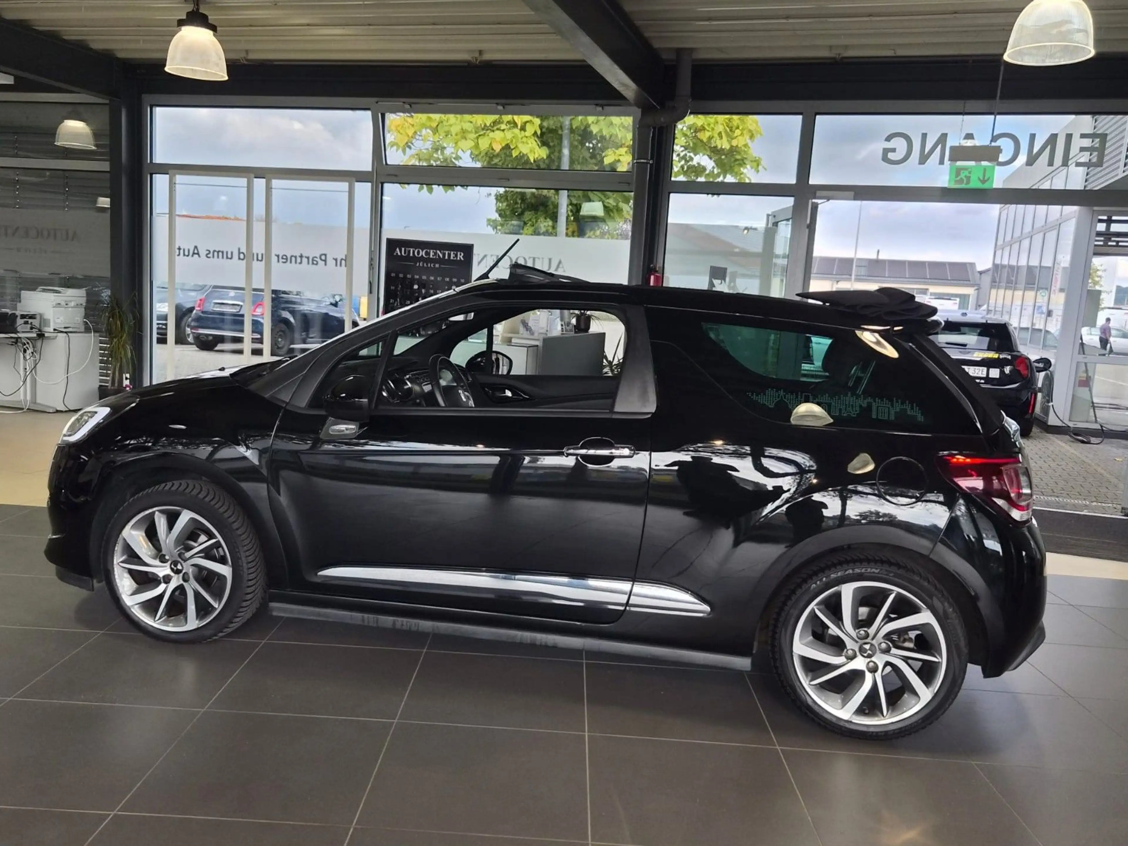 Citroen DS3 Cabrio So Paris* Wenig Km* Allwetterreifen — photo 11
