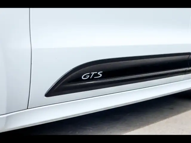 Porsche Macan view 5