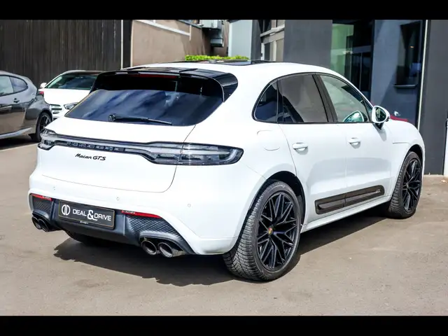 Porsche Macan view 9