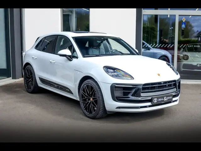 Porsche Macan view 4