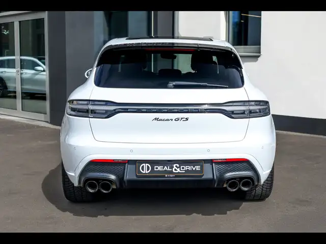 Porsche Macan view 8