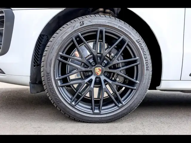 Porsche Macan view 10