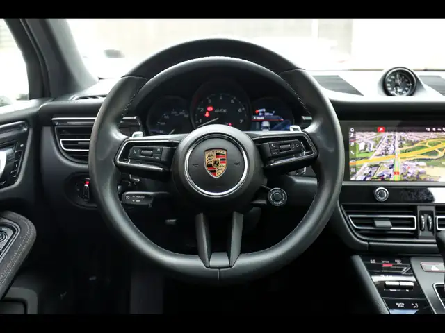 Porsche Macan view 12