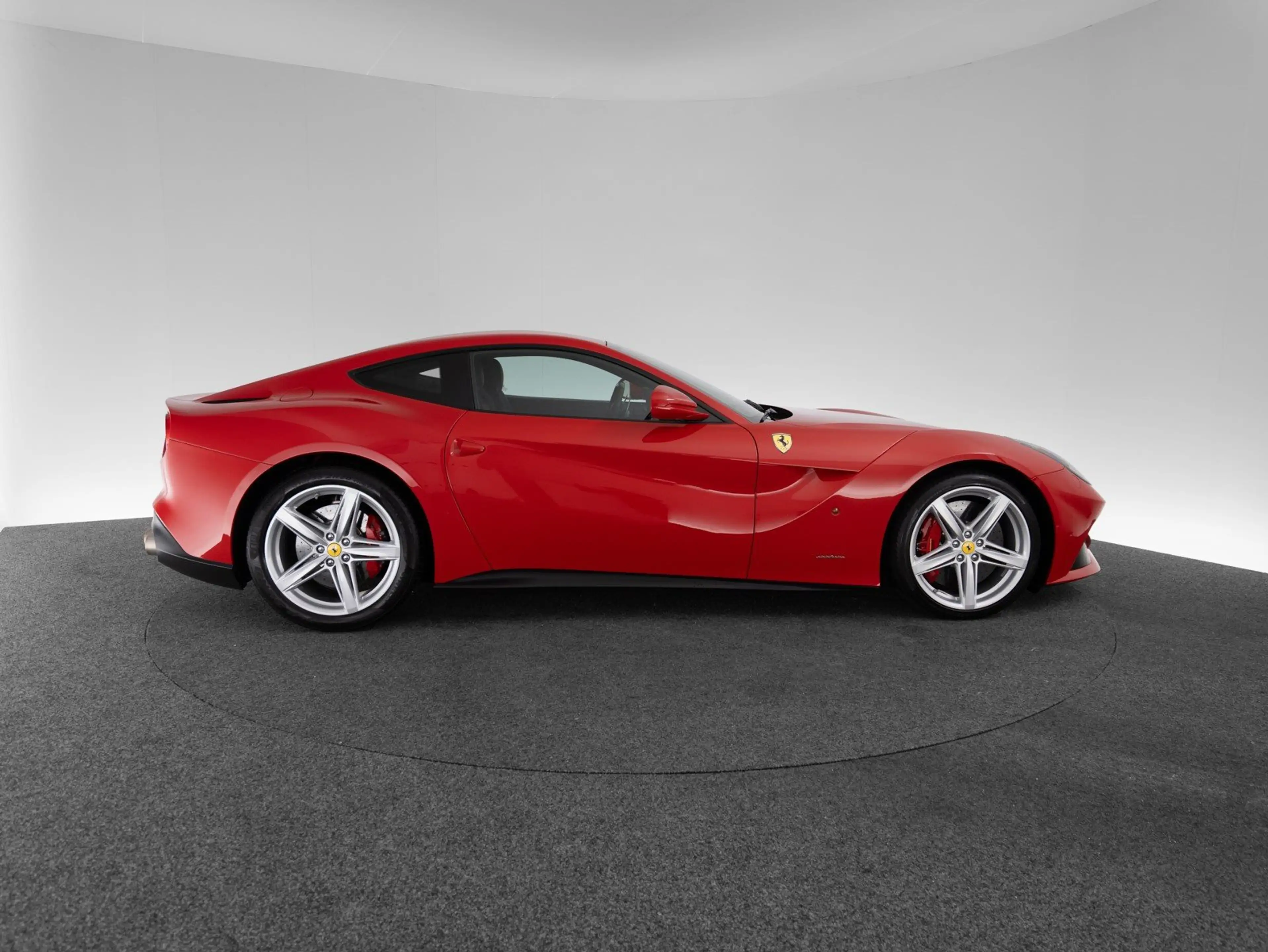 Ferrari F12 berlinetta FERRARI SINGEN — photo 5