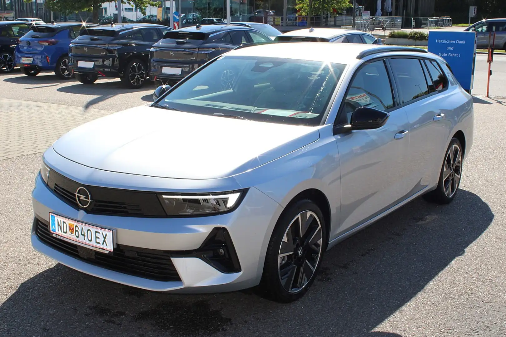 Opel Astra ST Elektro 54kWh Edition Silber - 1