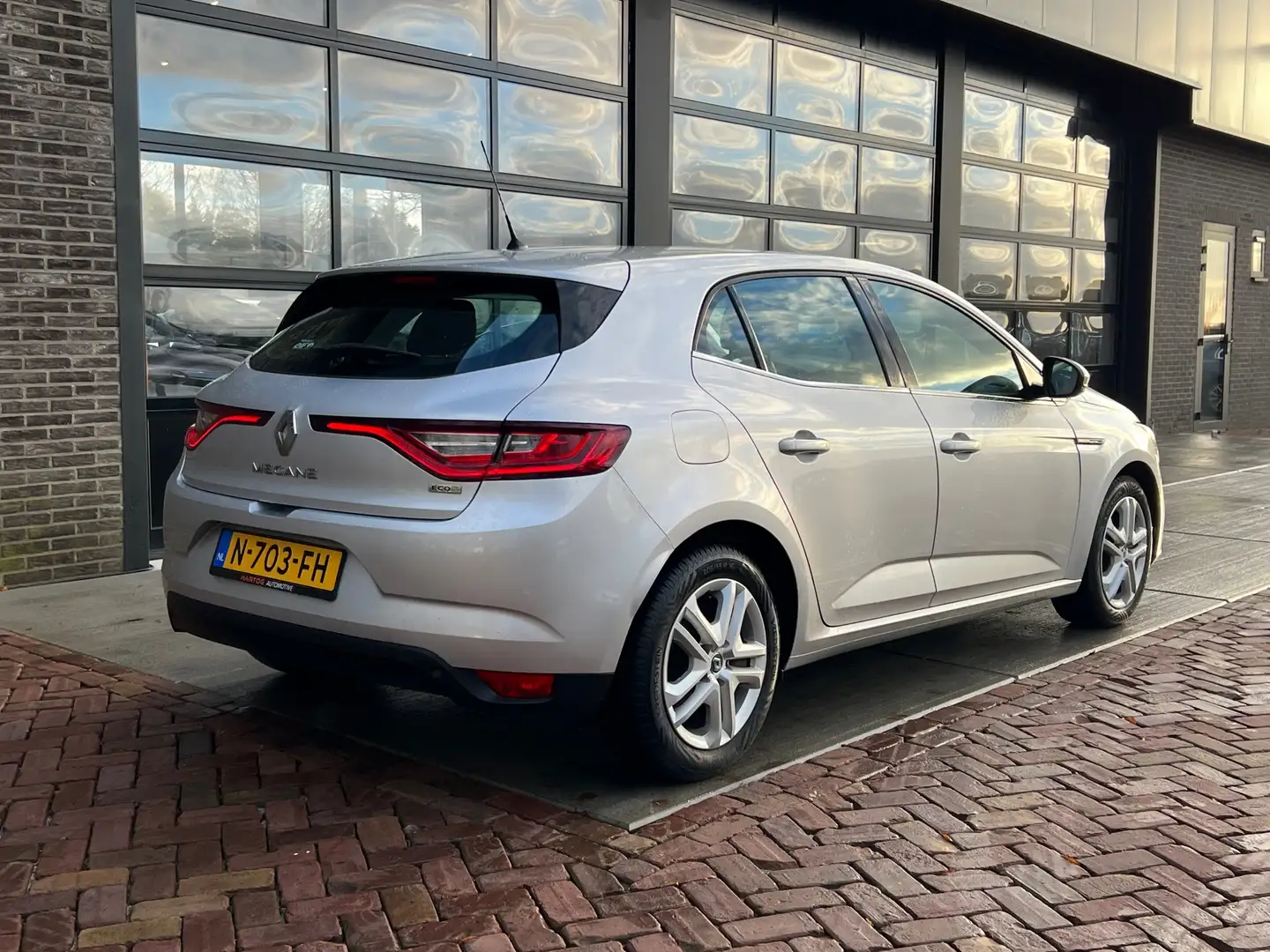 Renault Megane 1.5 dCi Eco2 Zen | Navi | Clima | Cruise | PDC | Gris - 2