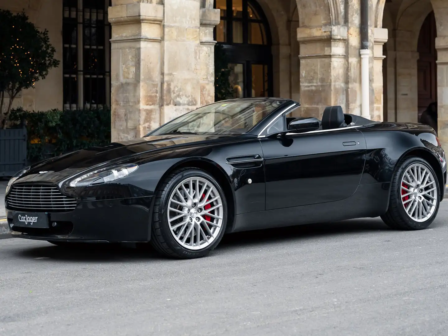 Aston Martin Vantage Roadster V8 Siyah - 1