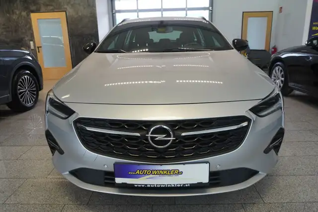 Opel Insignia view 3