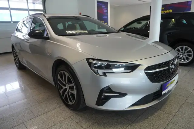 Opel Insignia view 2