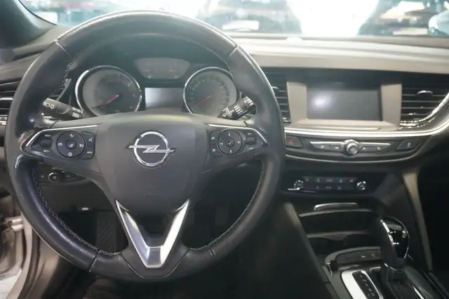 Opel Insignia view 11
