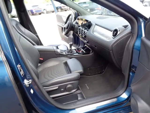 Mercedes-Benz B-Class view 12