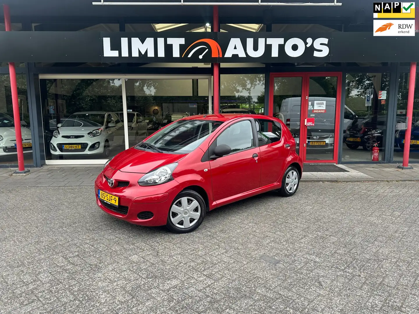 Toyota Aygo 1.0-12V Now Airco/El.ramen/5drs/Nap/Apk Rood - 1