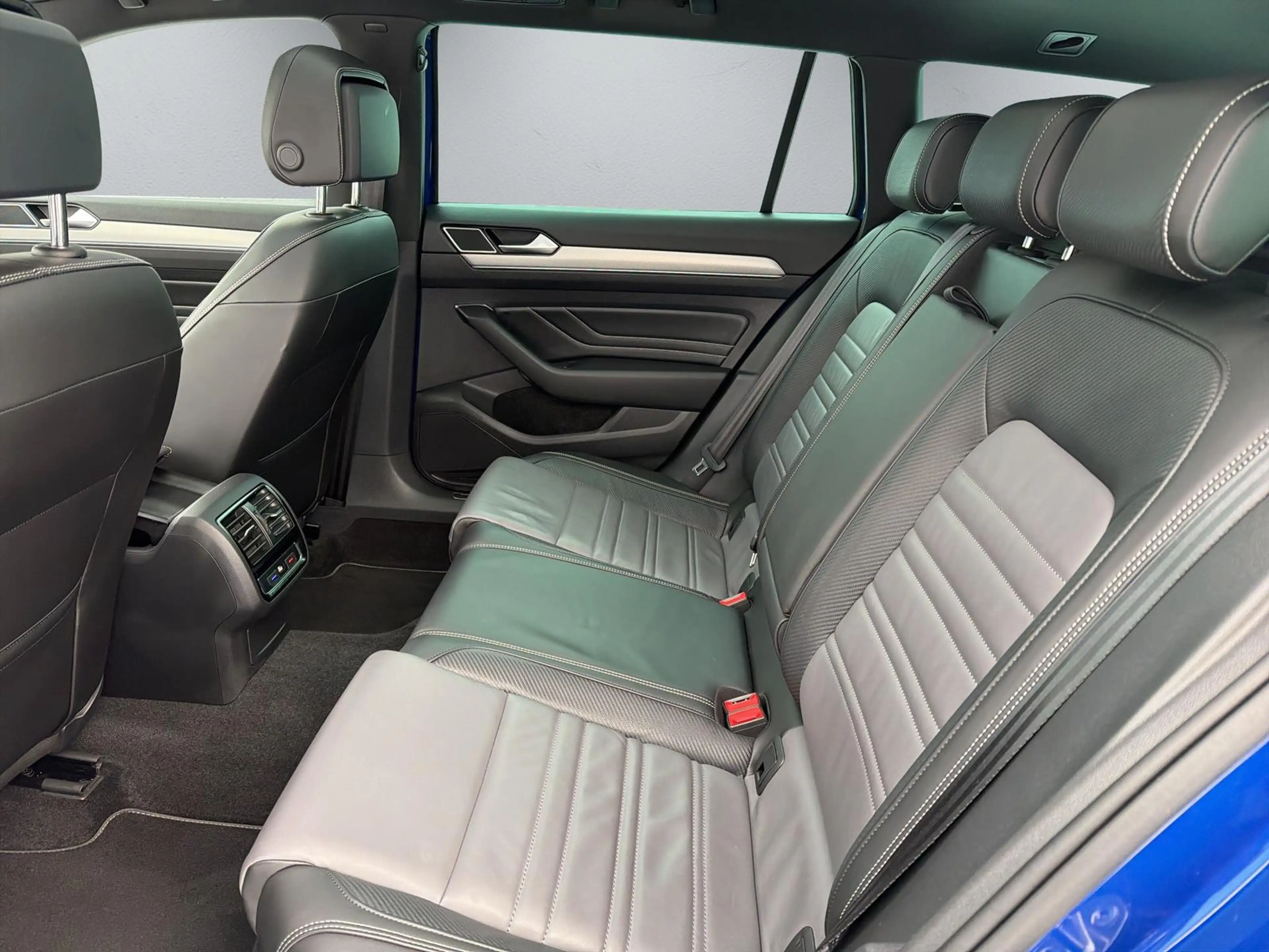 Volkswagen Passat Variant 3x R-Line*Pano*360*Elegance*Matrix — photo 13
