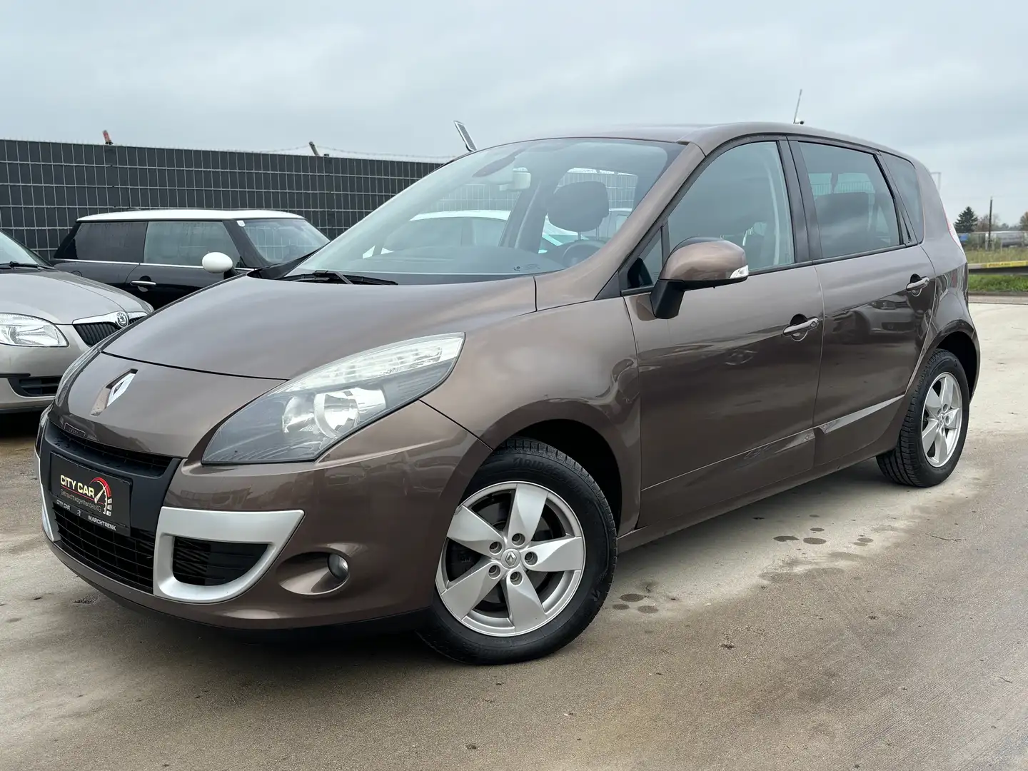 Renault Scenic *WENIG KM * PICKERL 11/25*Authentique 1,5 dCi DPF Braun - 1