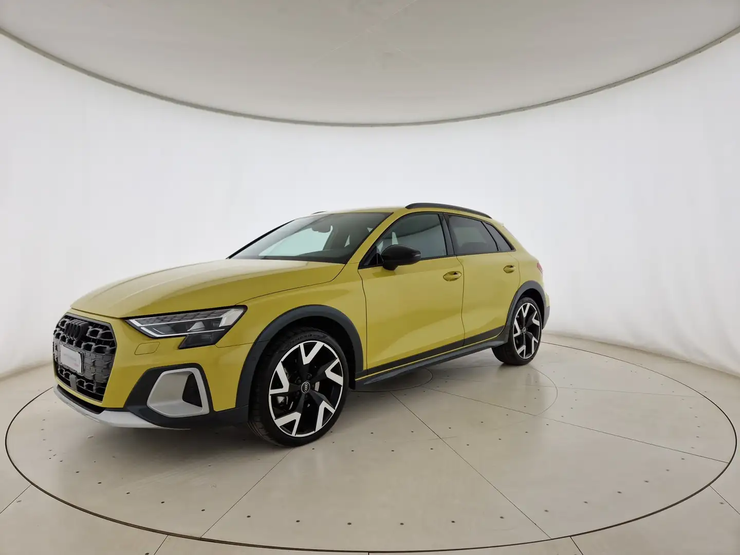 Audi A3 allstreet 35 1.5 tfsi mhev identity contrast s-tro Giallo - 1