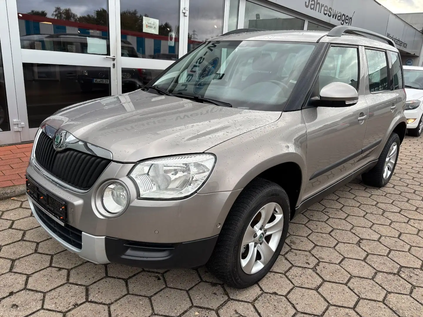 Skoda Yeti 1,8l 4x4*2.HAND*KLIMA*EURO5*AHK*HU 11-2026 Beige - 2