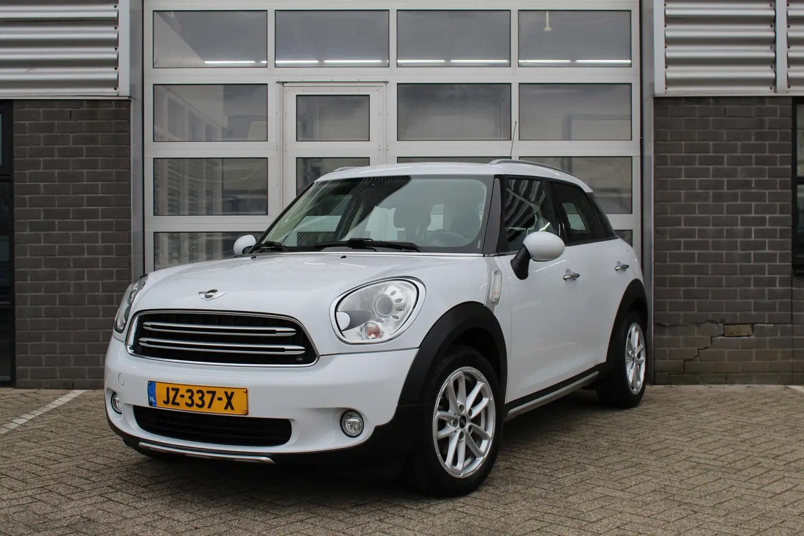 MINI Cooper Countryman 1.6 Pepper / Navigatie / Xenon / N.A.P. White - 1