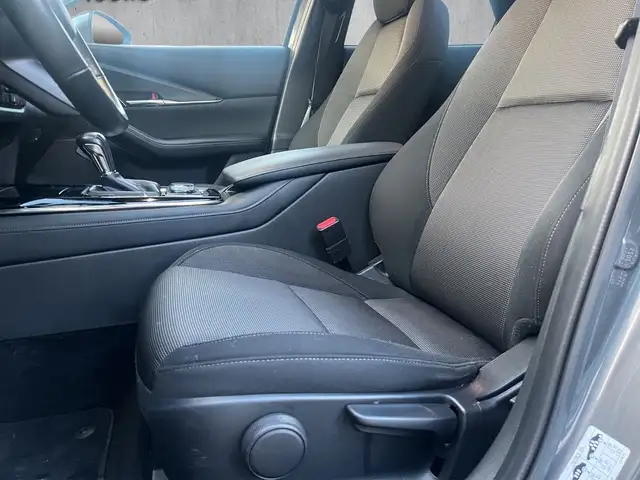 Mazda CX-30 view 9