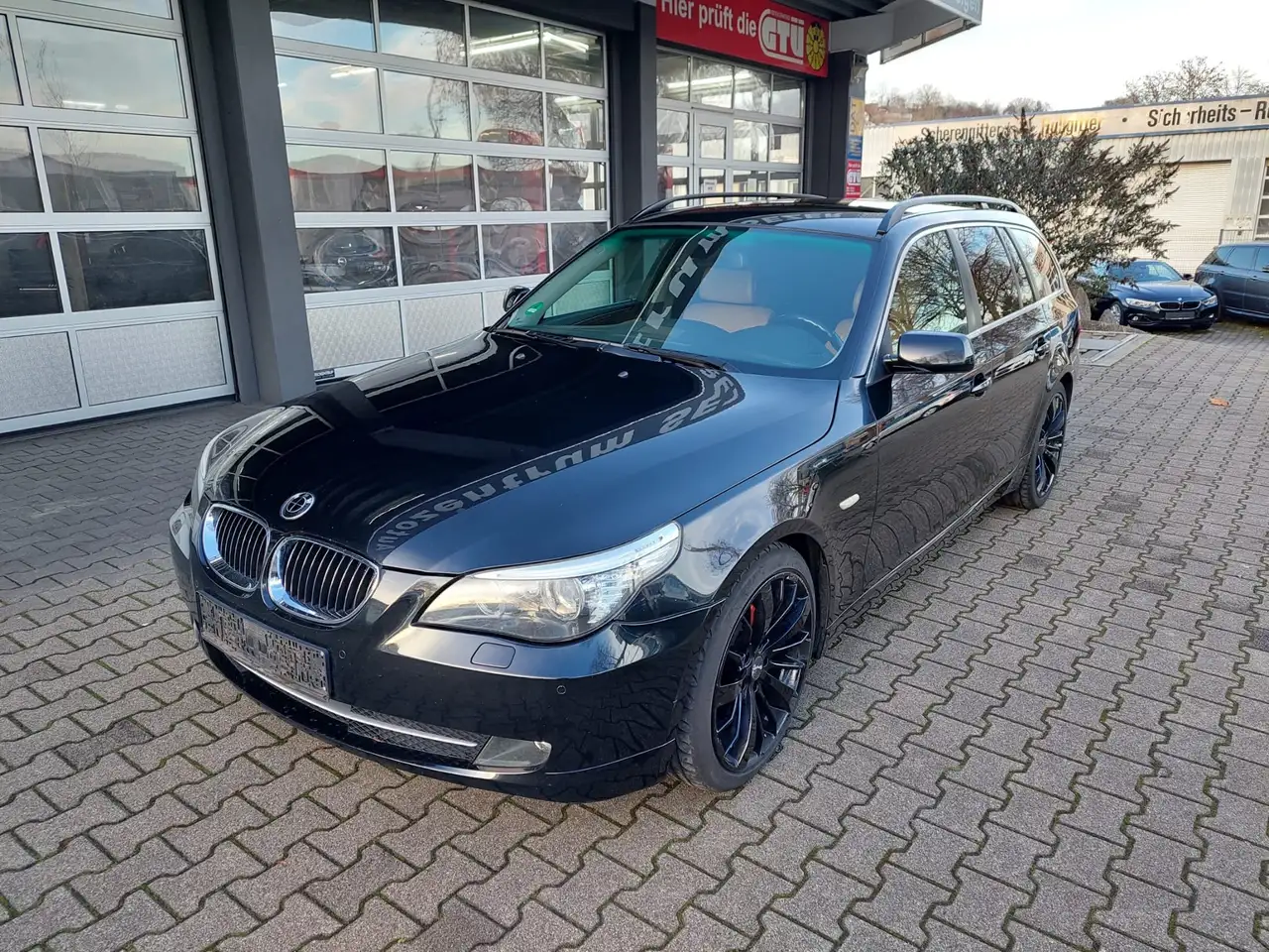 BMW 523