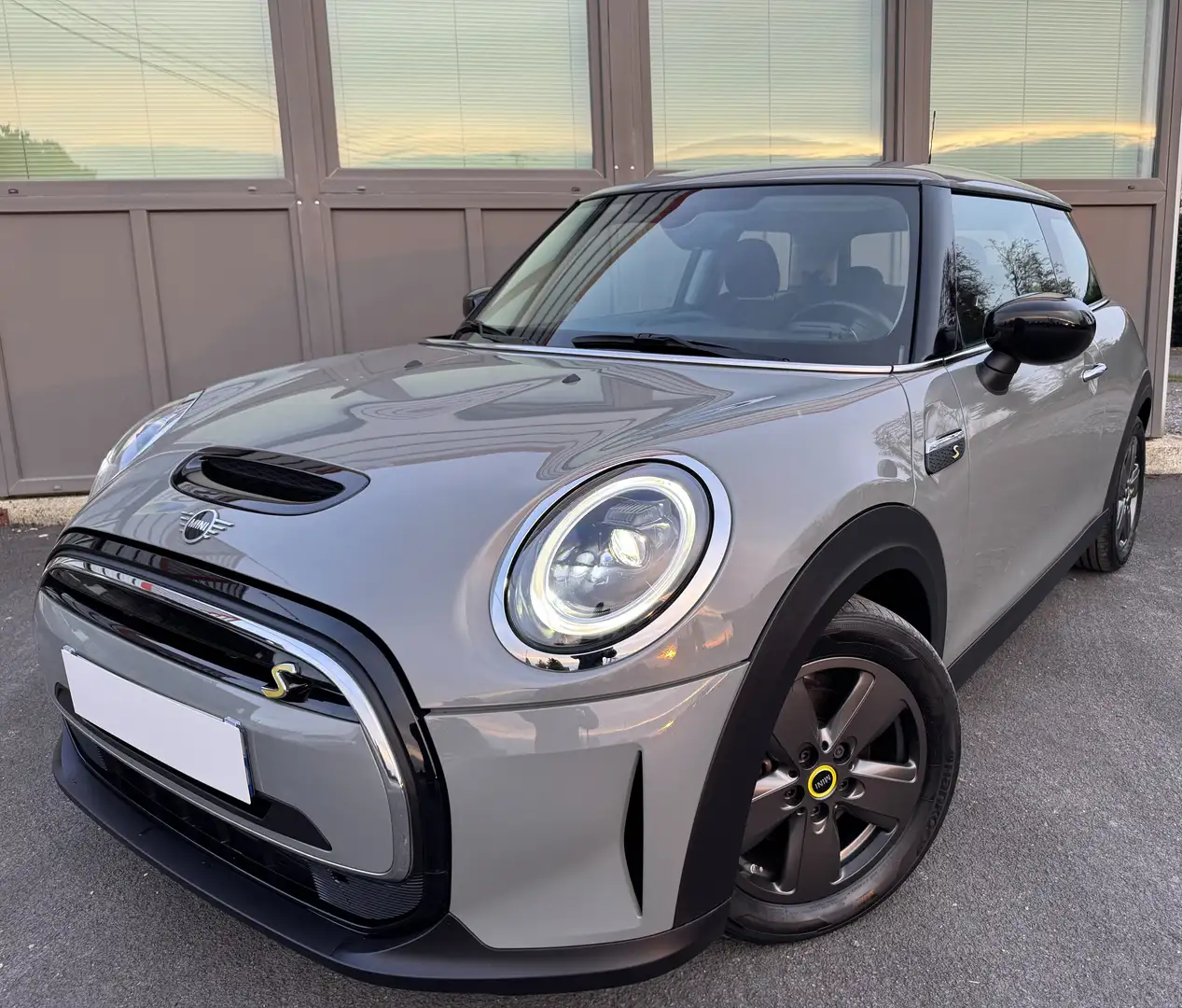MINI Cooper SE III (2) F56 HATCH COOPER SE 184 ESSENTIAL 32.6 KWH Gris - 1