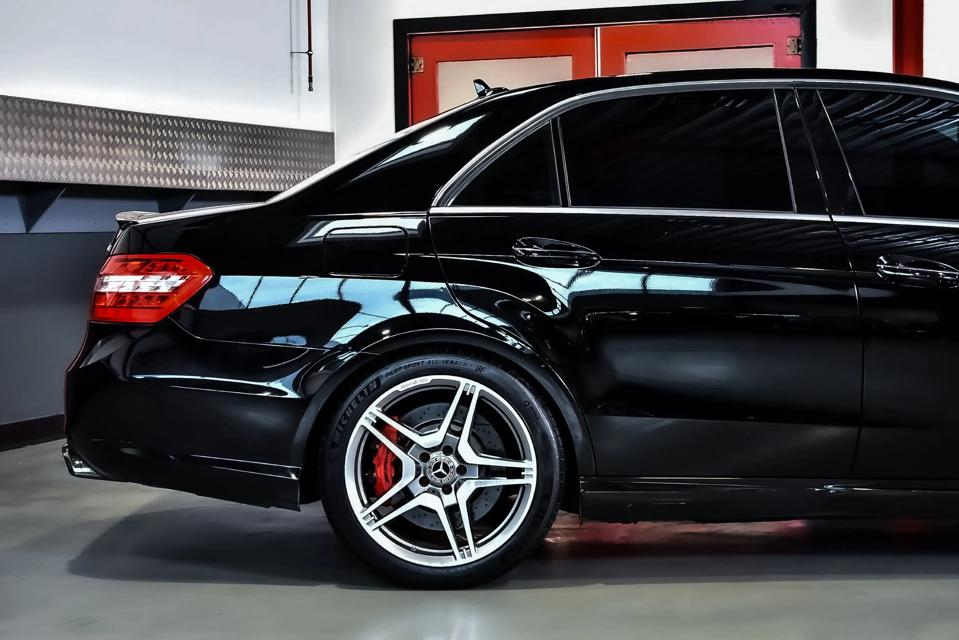 Mercedes-Benz E 63 AMG E63 AMG V8 518PK — photo 5