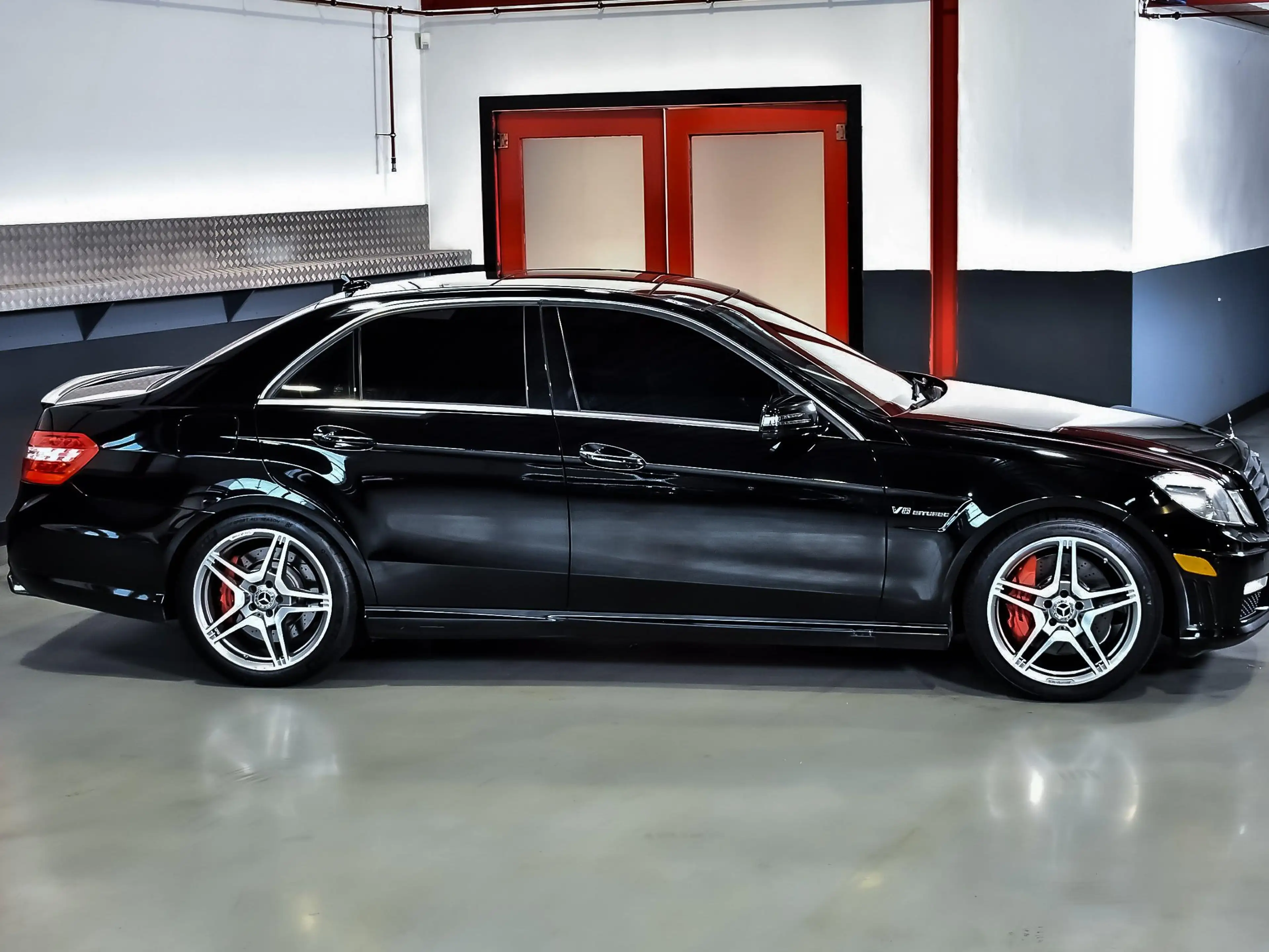Mercedes-Benz E 63 AMG E63 AMG V8 518PK — photo 4