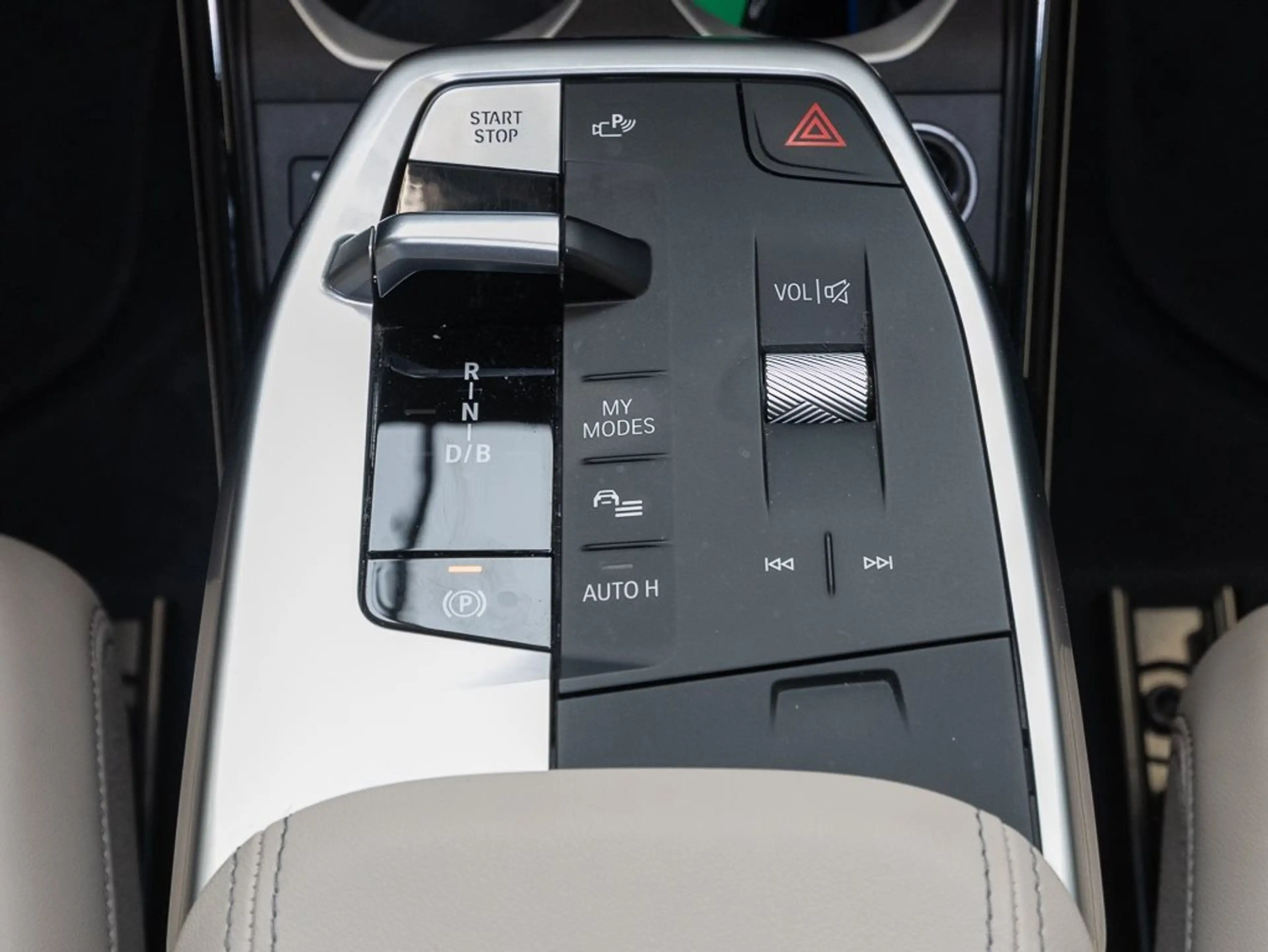 BMW iX1 xDrive30 M Sport HUD PANO ACC AHK RFK NAVI — photo 12