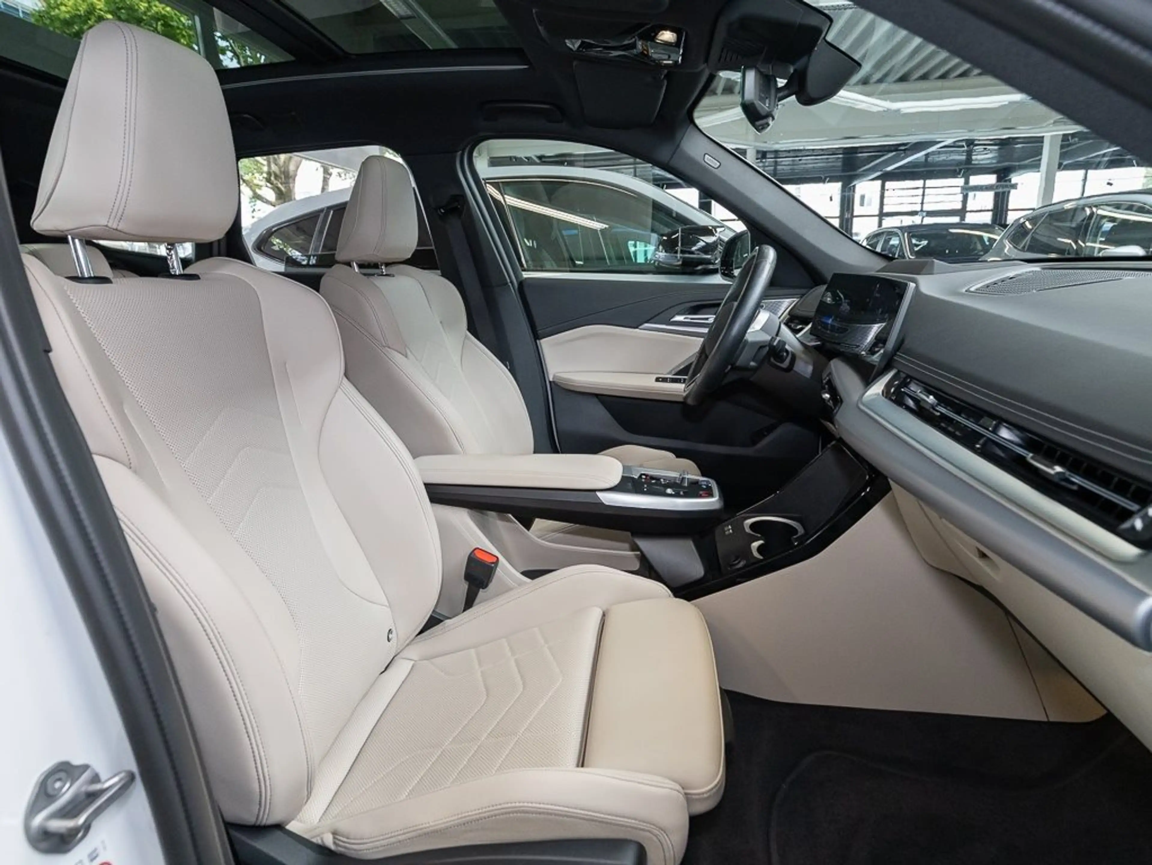 BMW iX1 xDrive30 M Sport HUD PANO ACC AHK RFK NAVI — photo 14