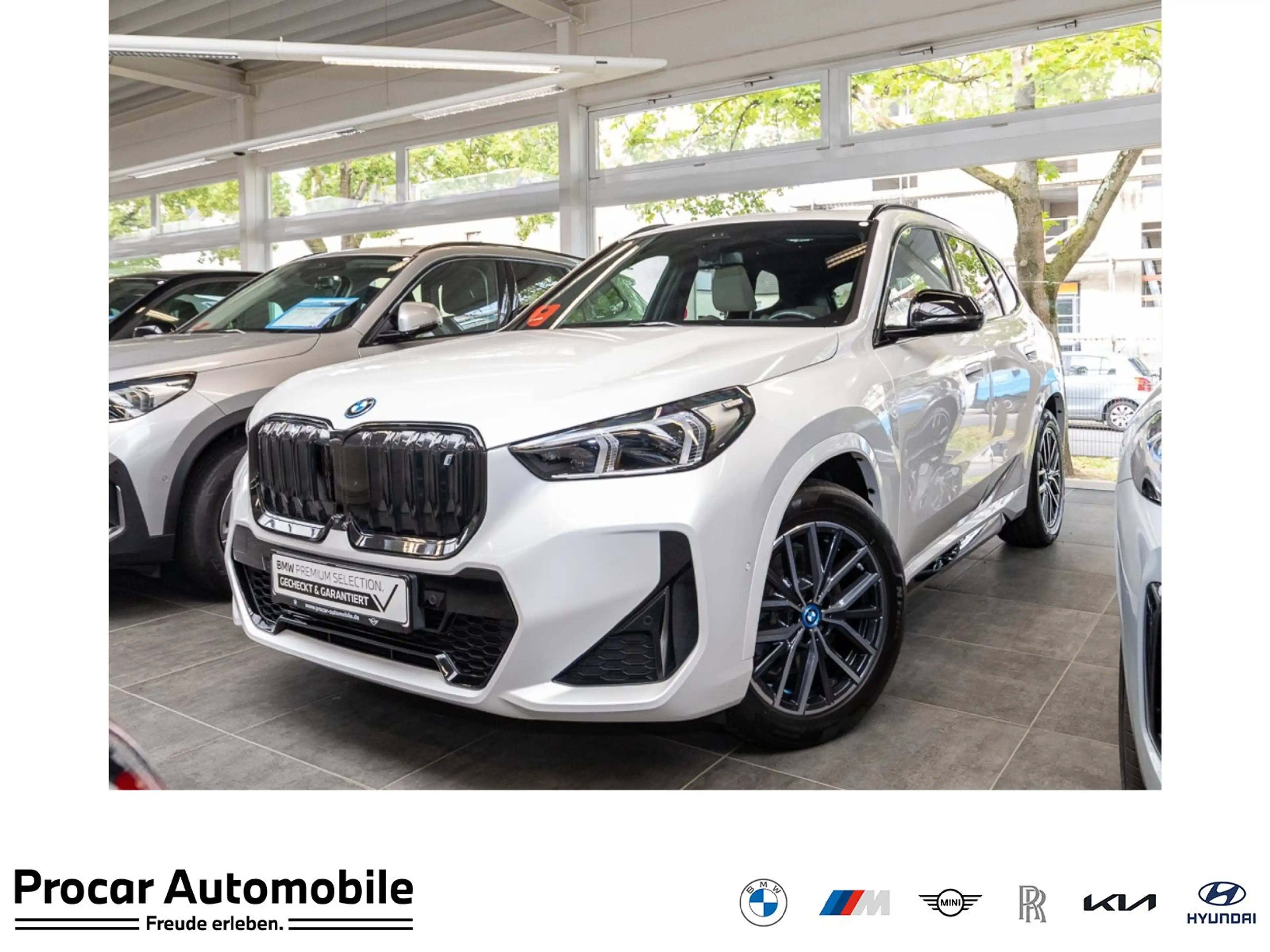BMW iX1 xDrive30 M Sport HUD PANO ACC AHK RFK NAVI